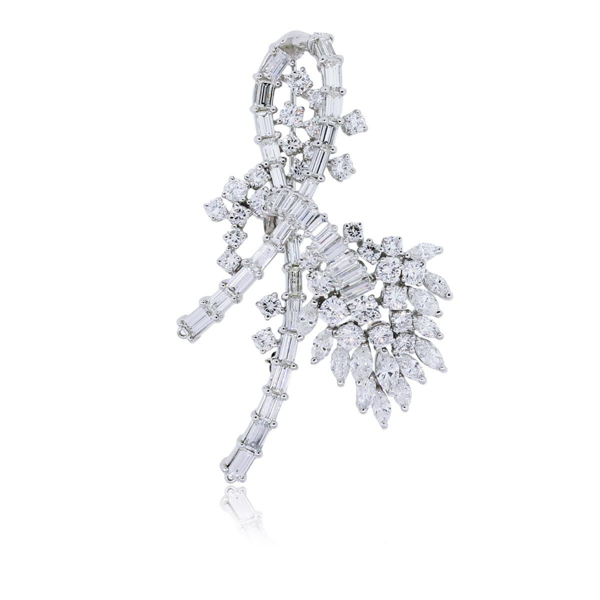 Round Cut Natural 6.0 Carat Diamond Vintage Platinum Brooch In Stock For Sale