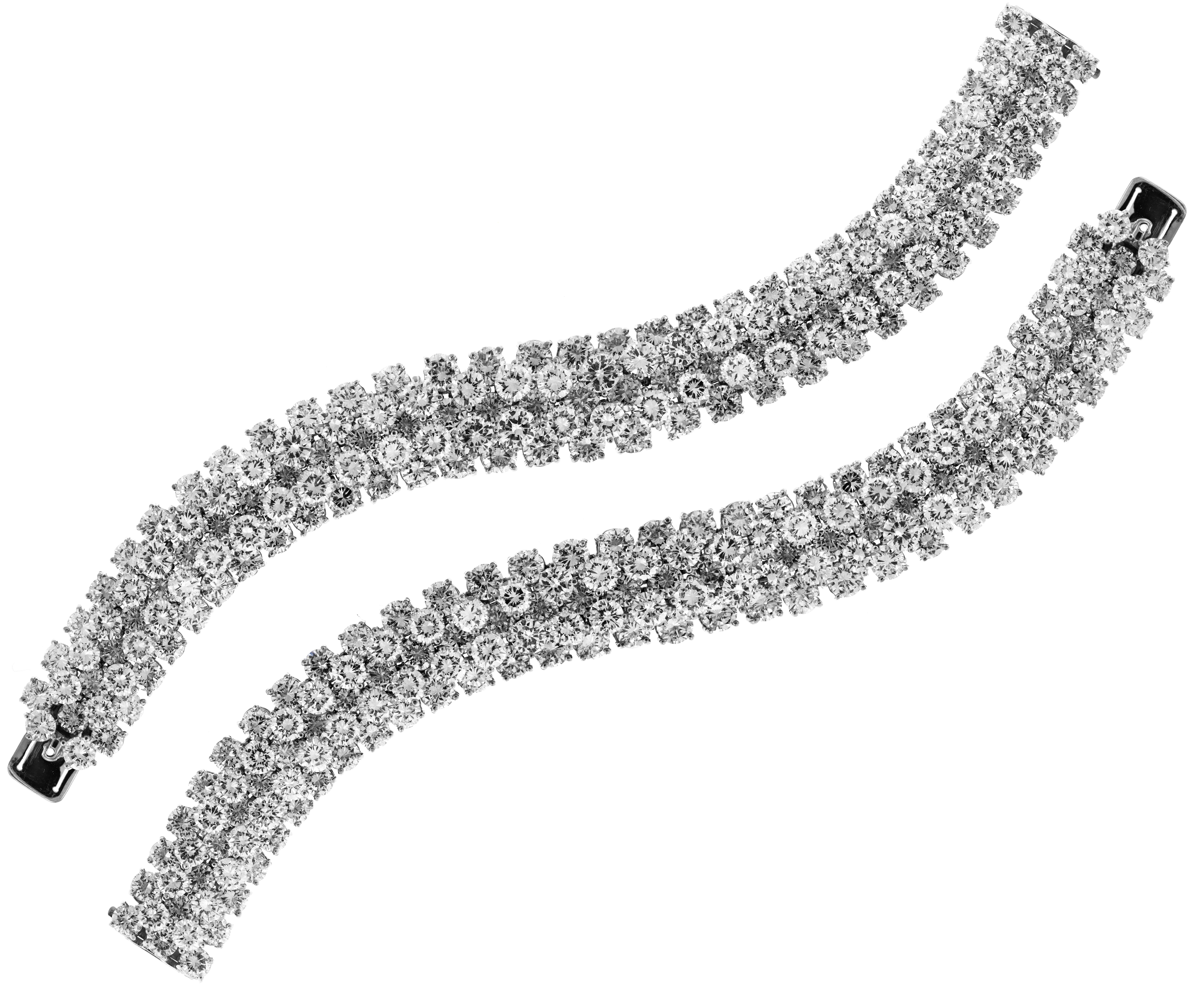 85 carat Diamond Choker Necklace transferrable to two bracelets made in Platinum

This state of the art choker necklace gives multiple uses as this can easily be transferred to become two bracelets

Apprx. 85 carat F-G color, VS1-VS2 clarity white