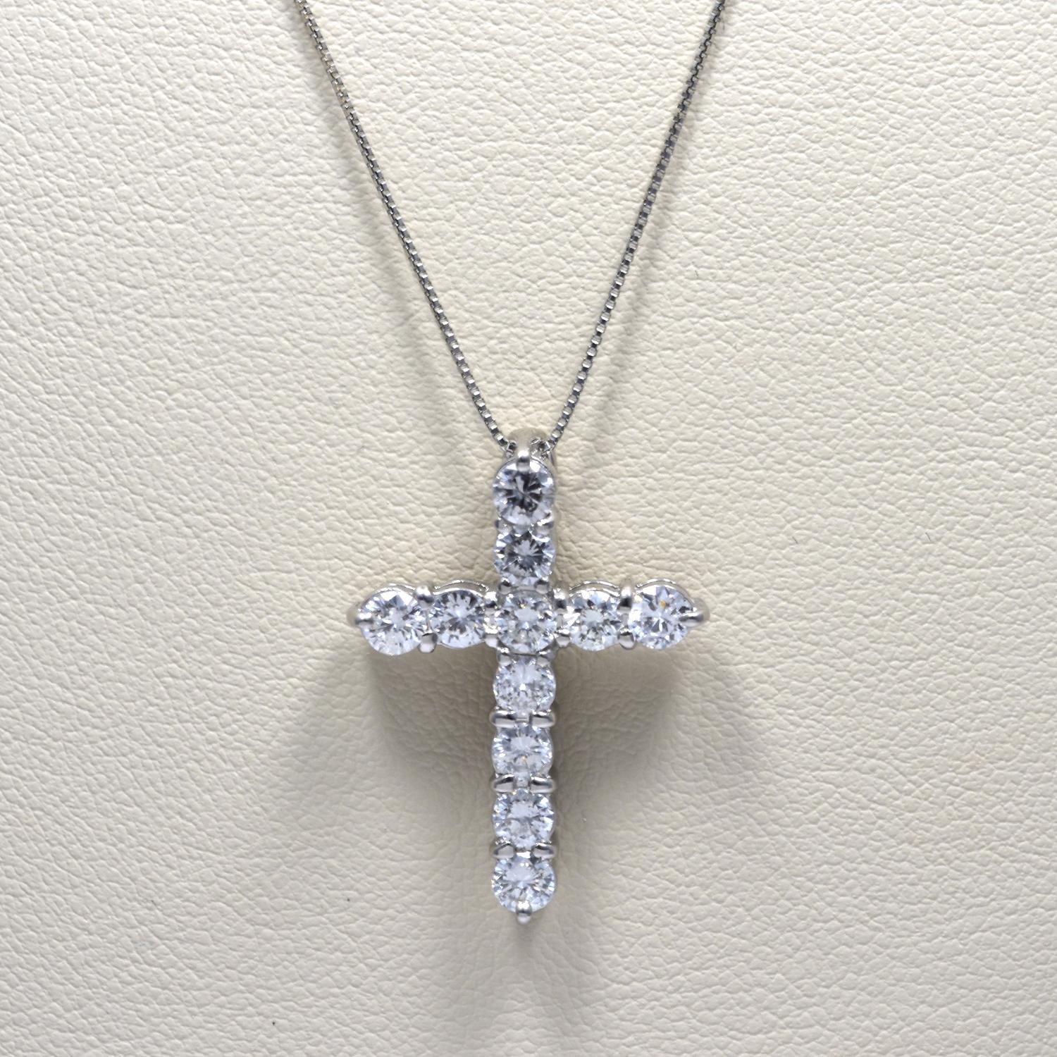 Diamond Platinum Cross Necklace In Excellent Condition In Miami, FL