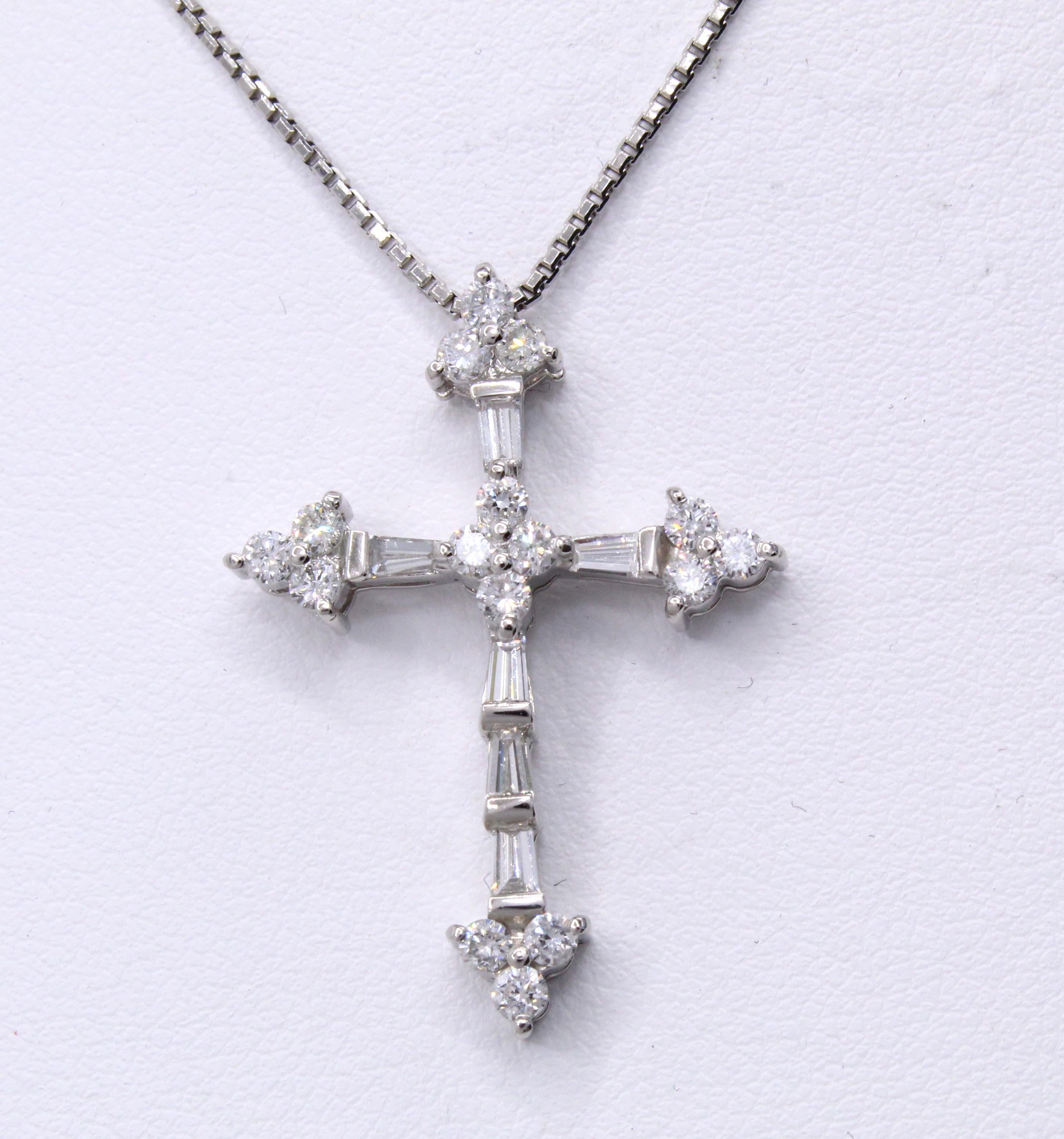 Diamond Platinum Cross Pendant Necklace In New Condition In New York, NY