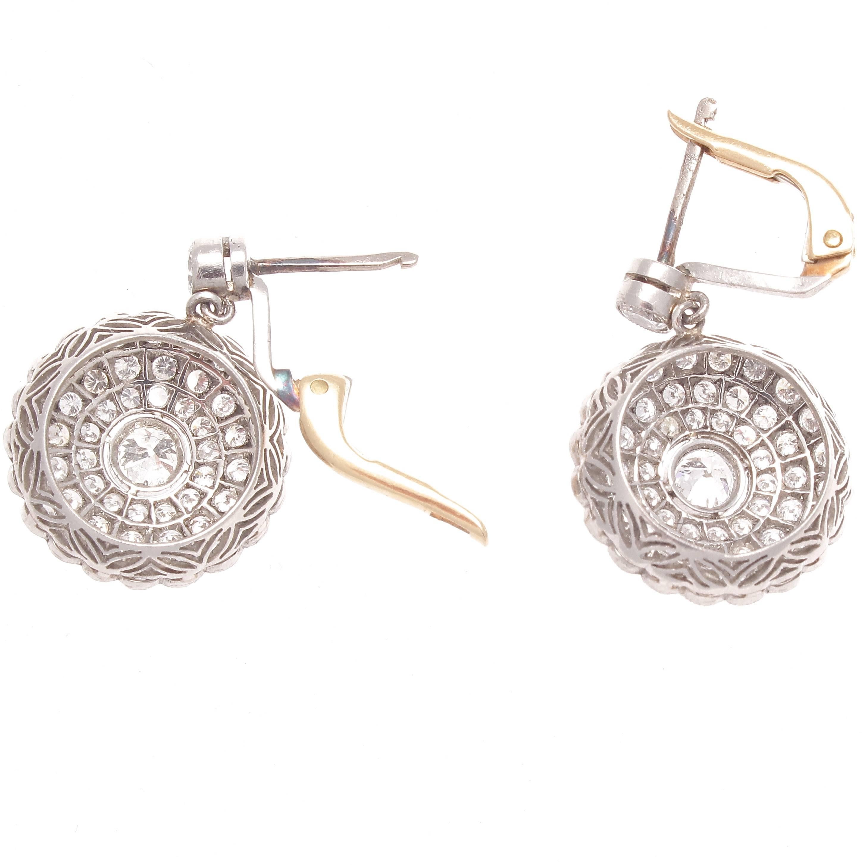 Diamond Platinum Earrings In New Condition In Beverly Hills, CA