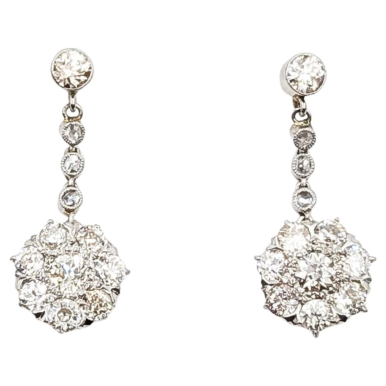Boucles d'oreilles en platine avec diamants