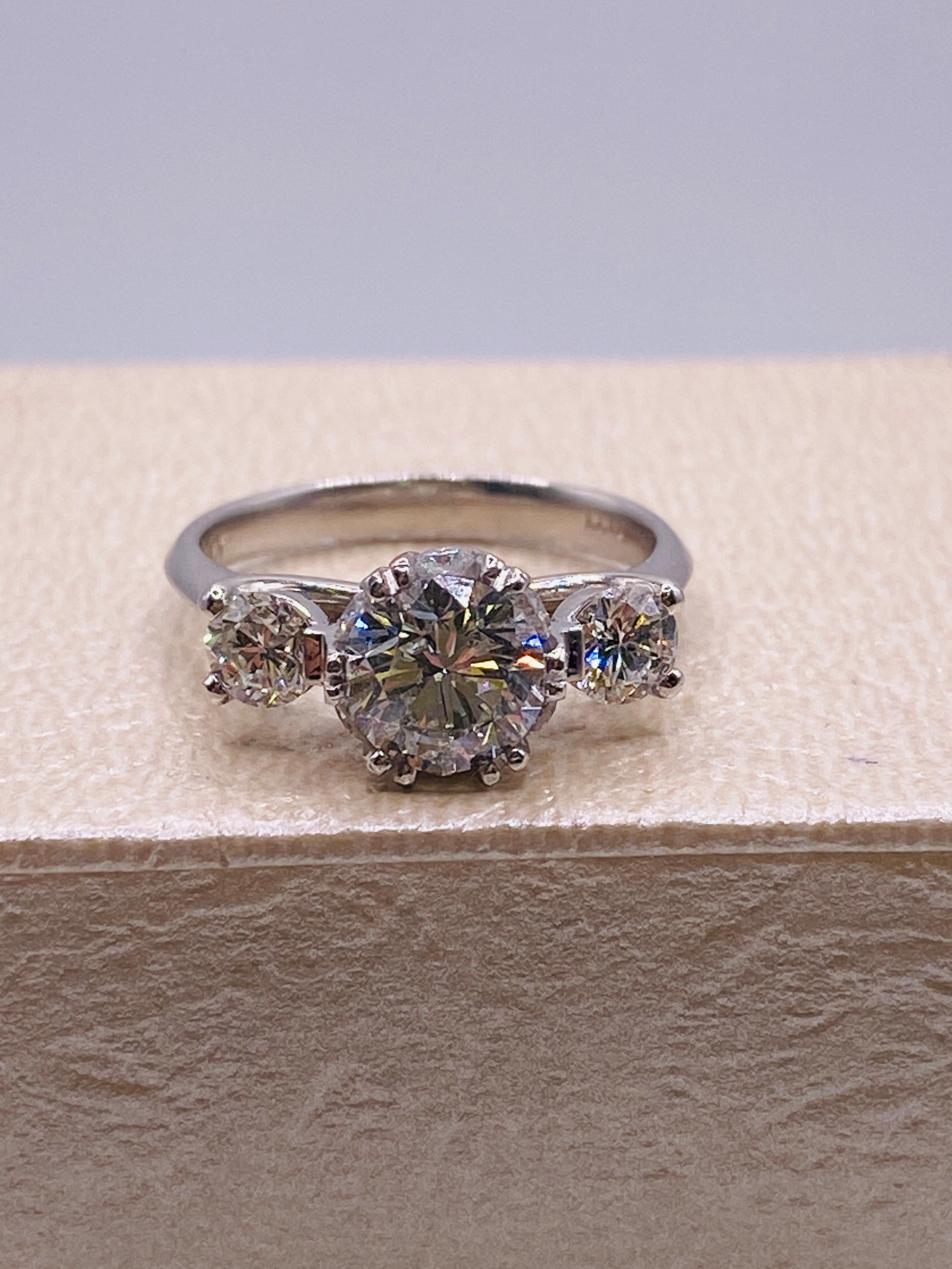 Brilliant Cut Diamond Platinum Engagement Ring For Sale