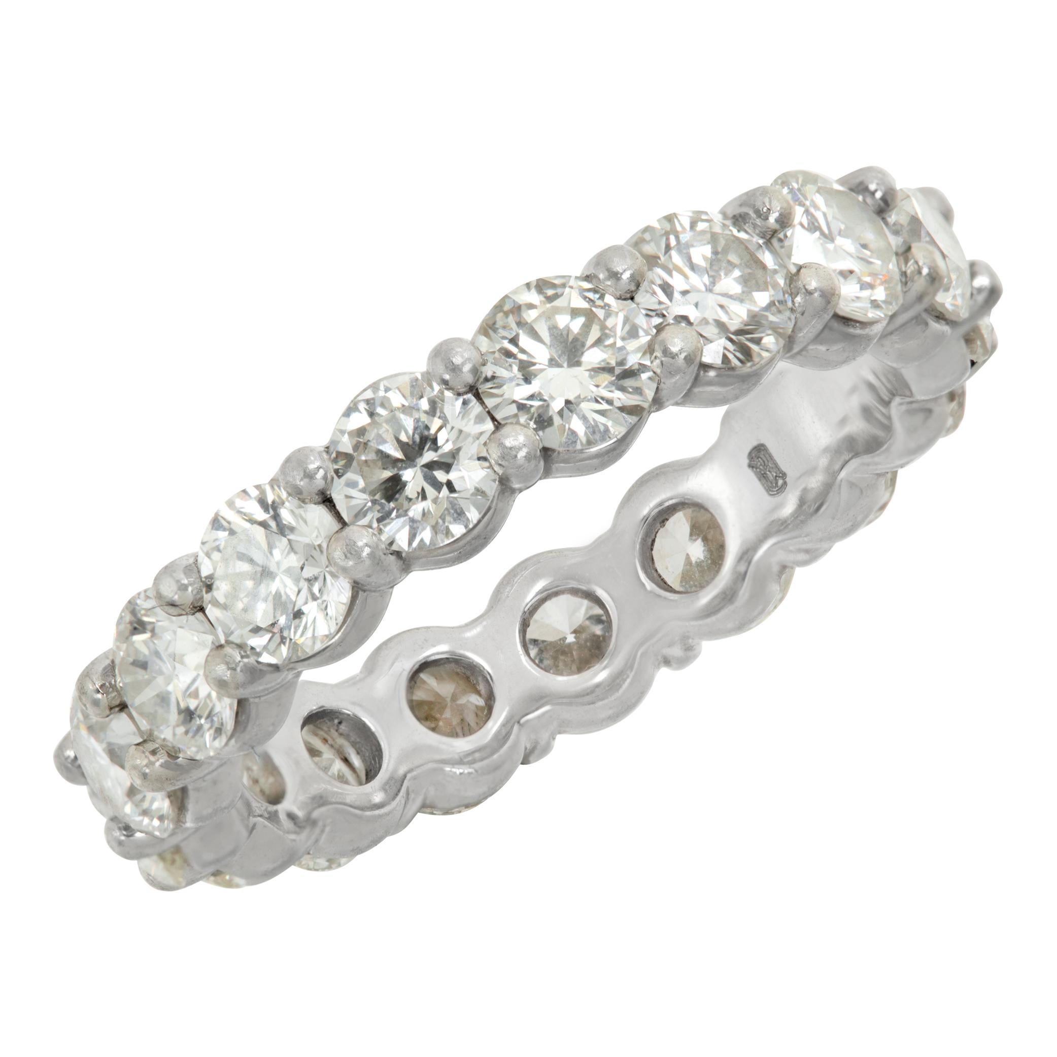 Fascia dell'eternità in platino con diamante In condizioni ottime in vendita a Surfside, FL