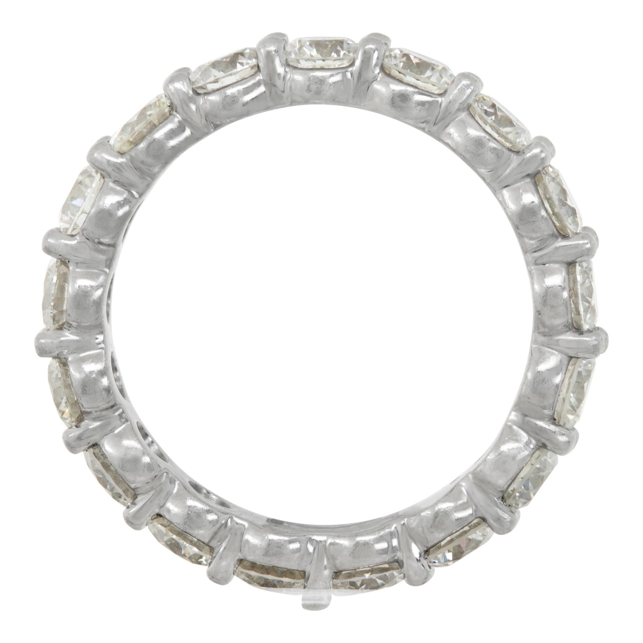 Donna Fascia dell'eternità in platino con diamante in vendita