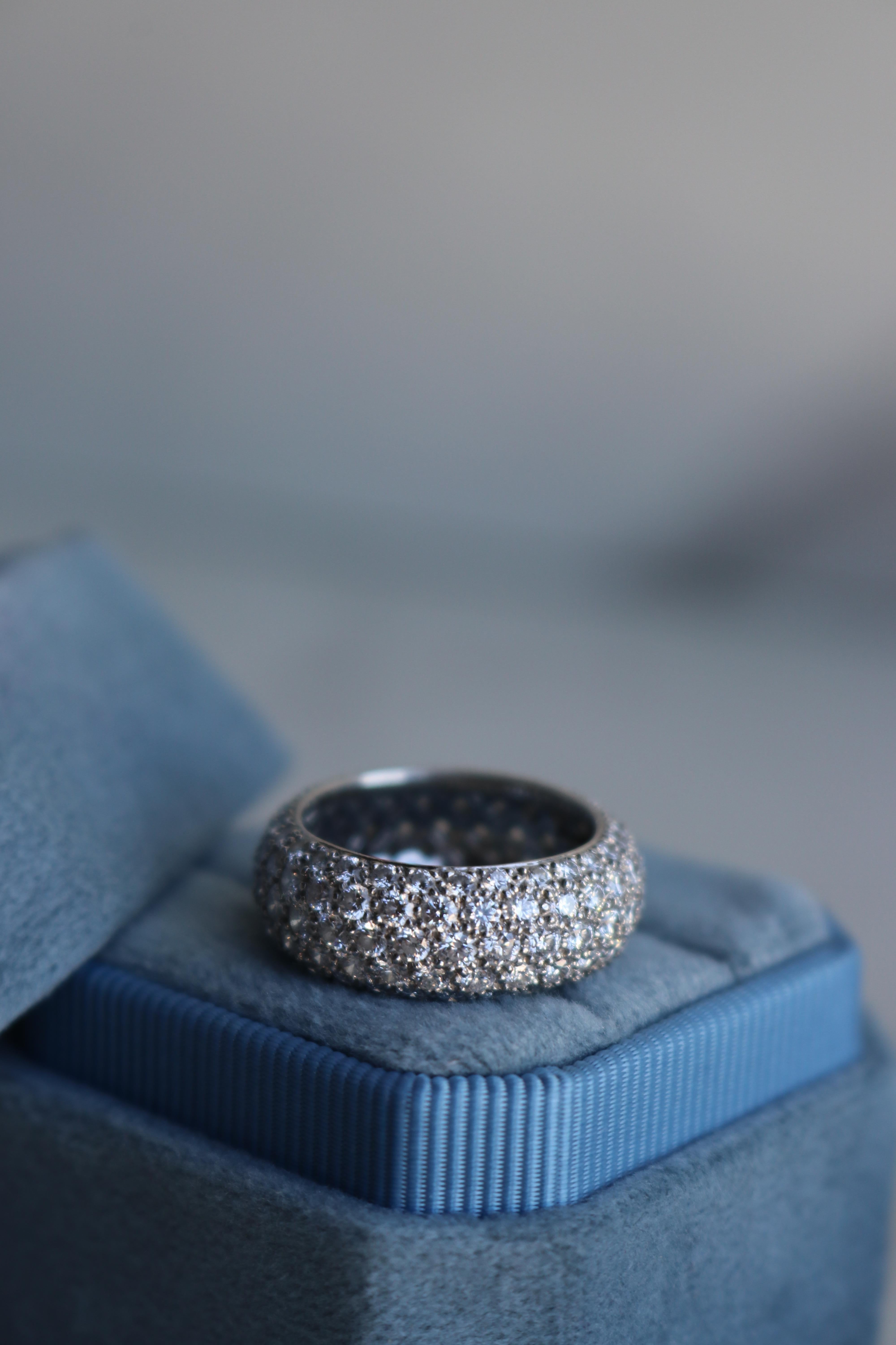 Bracelet éternel en platine avec diamant Unisexe en vente