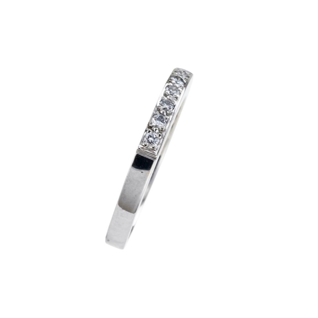 Contemporain Bague demi-éternité en platine avec diamant en vente