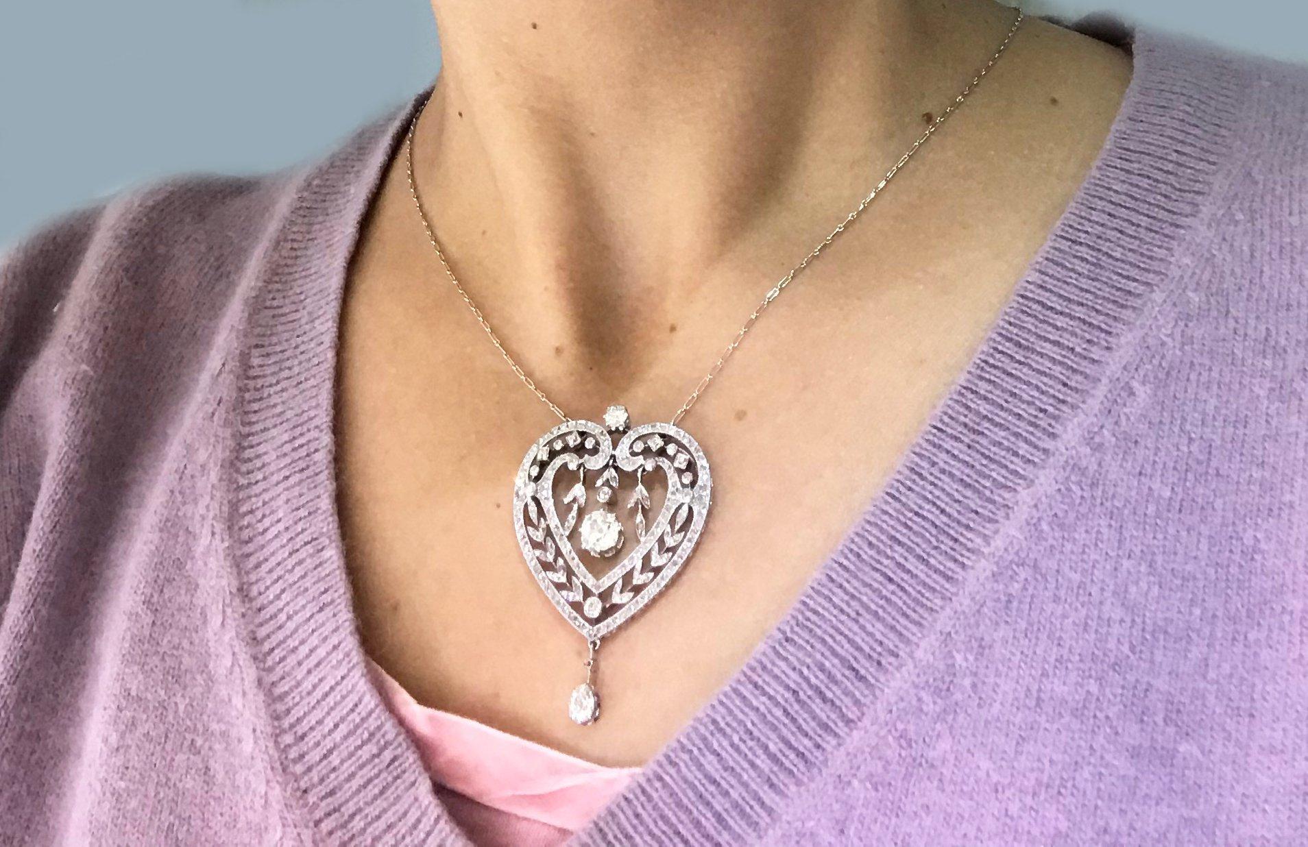 Diamond Platinum Heart Shape Belle Époque Pendant Necklace, circa 1910 3