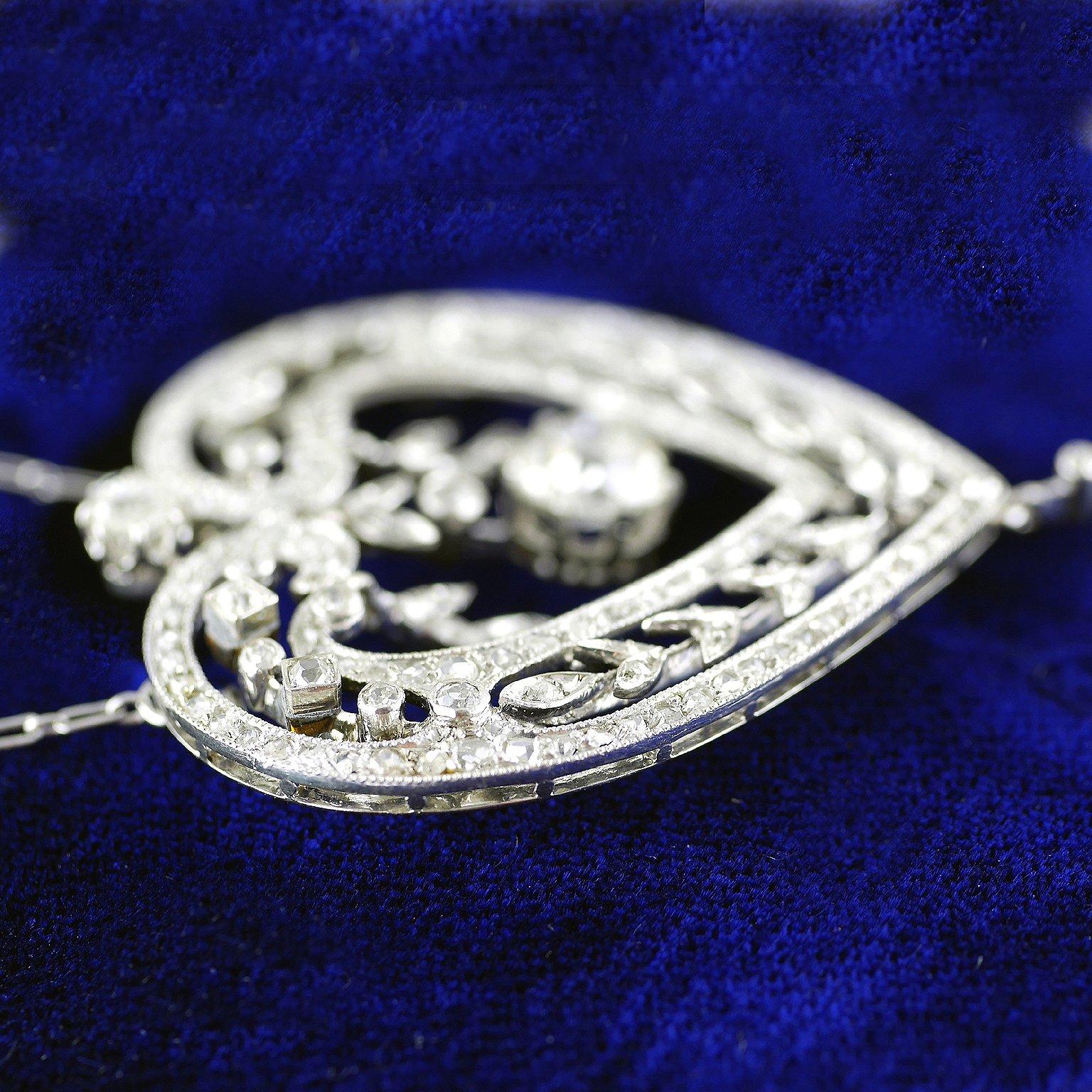 Diamond Platinum Heart Shape Belle Époque Pendant Necklace, circa 1910 In Excellent Condition In London, GB
