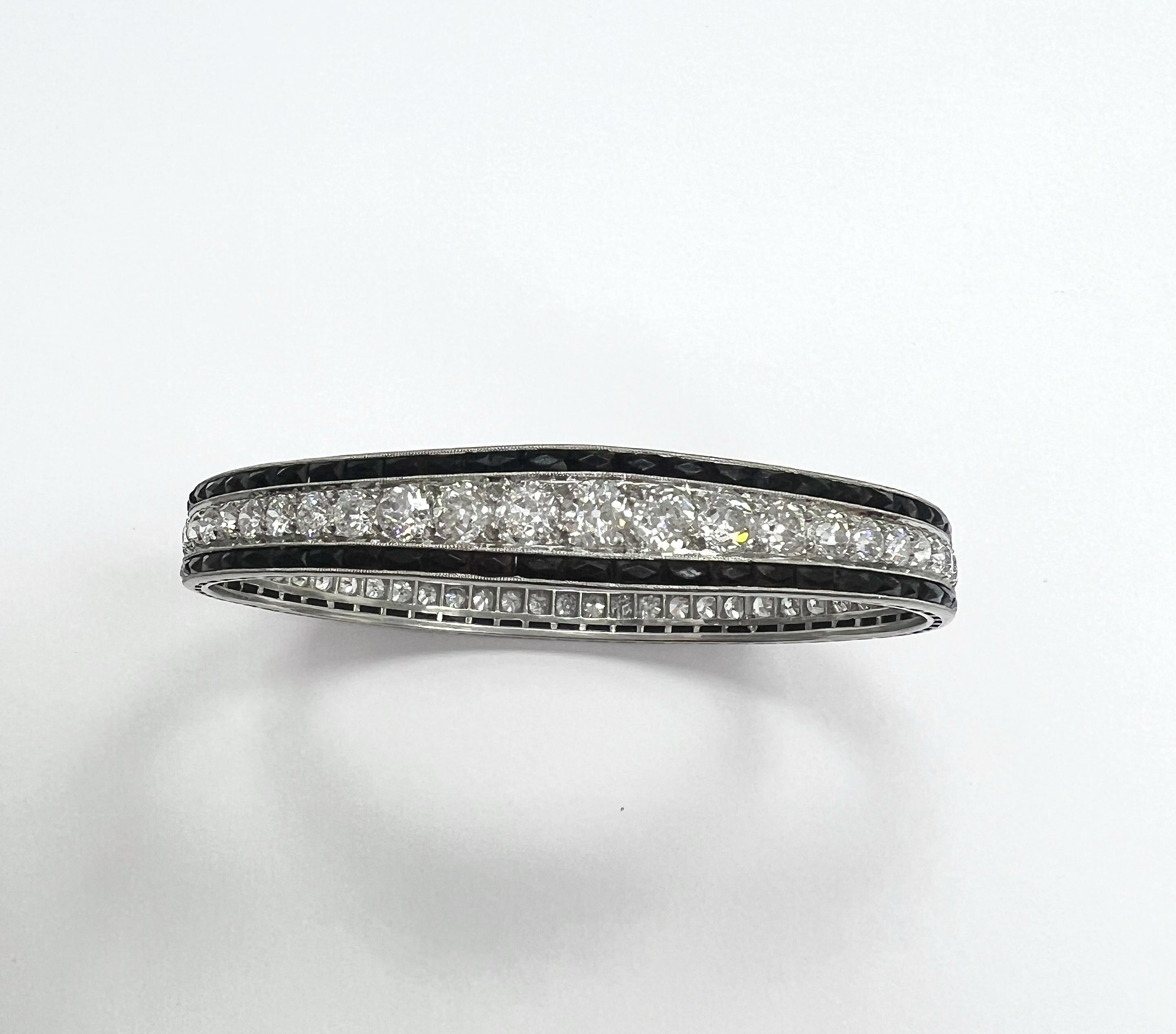 Taglio rotondo Diamond Platinum Onyx Bangle Style Bracelet in vendita