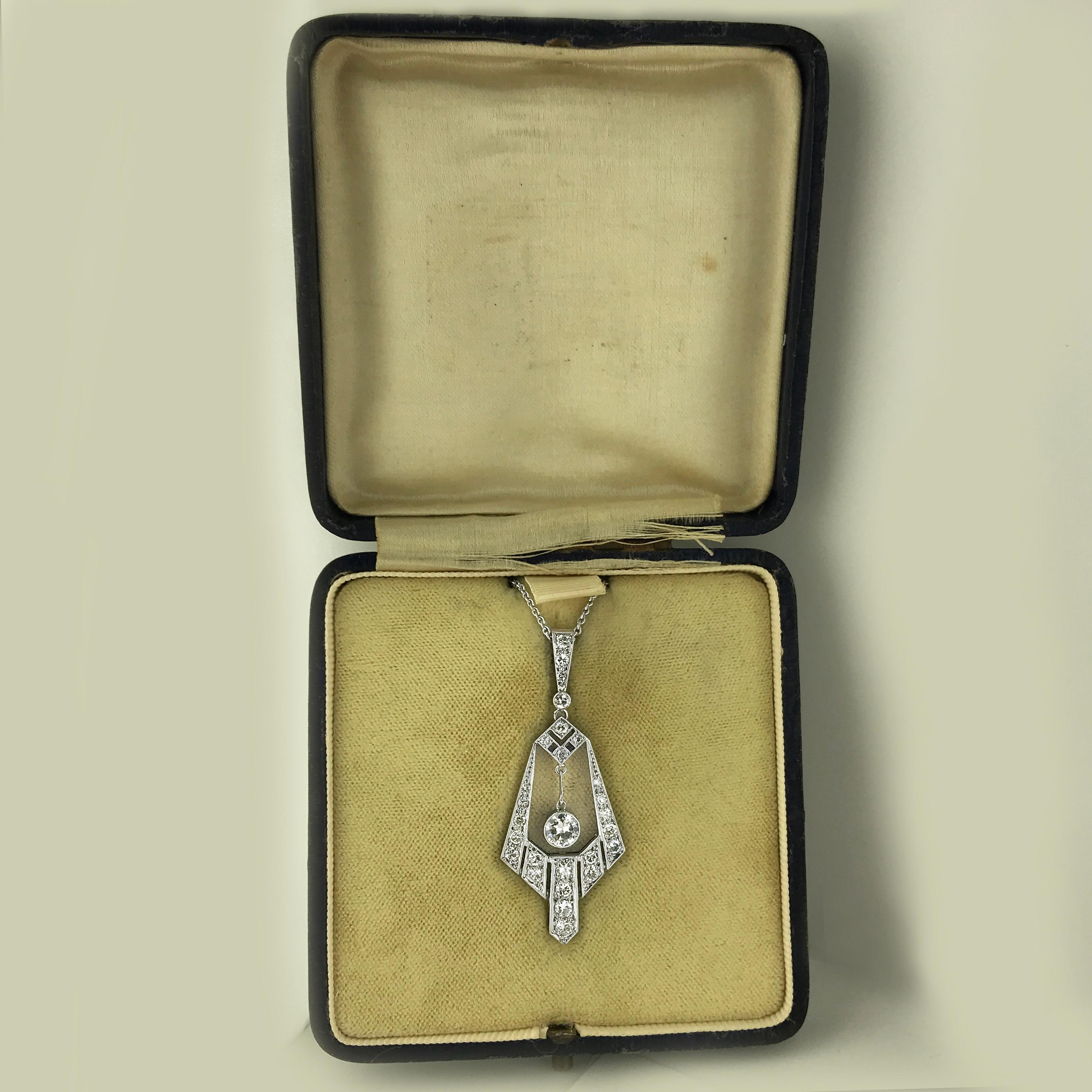 Diamond Platinum Pendant Necklace, circa 1970 For Sale 4