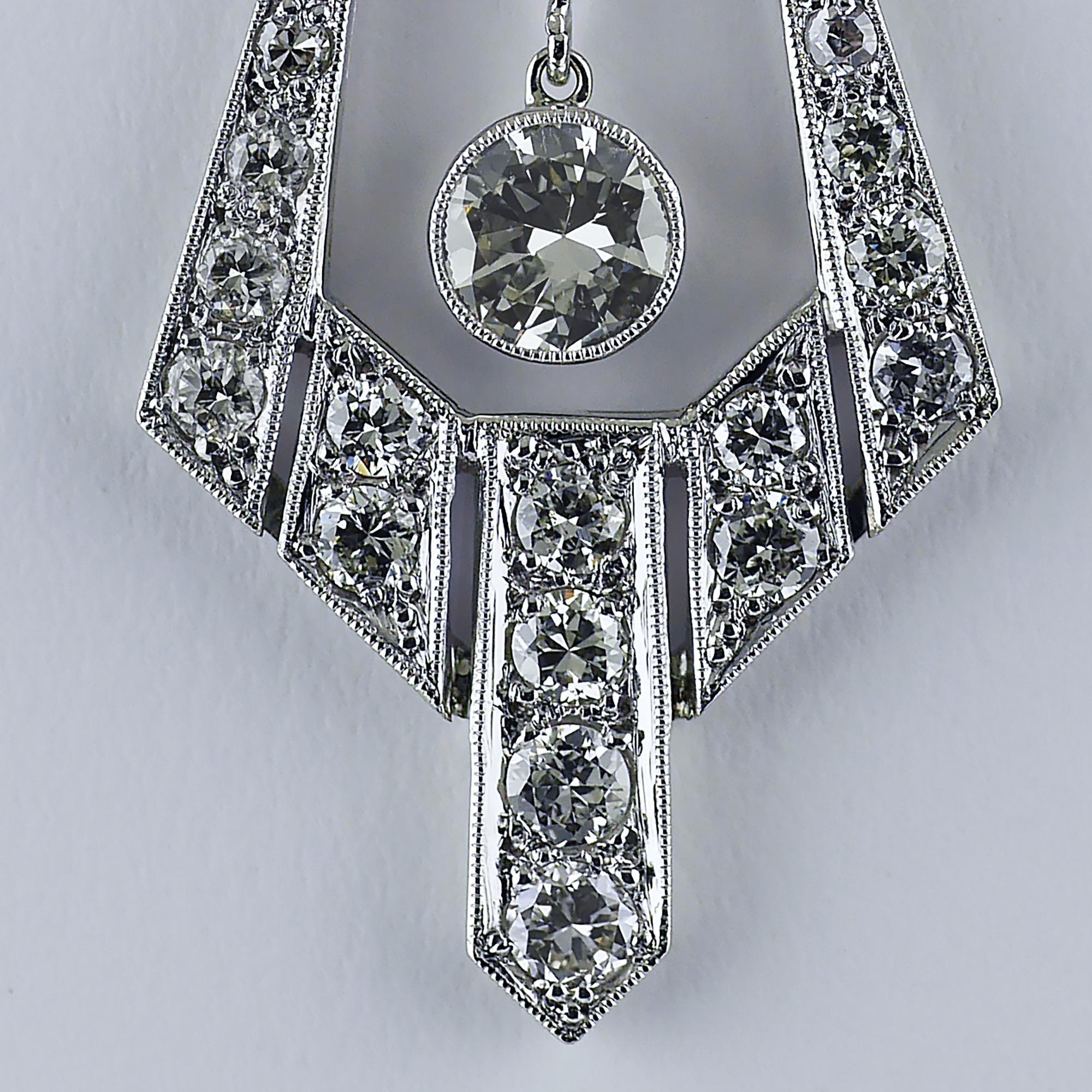 Diamond Platinum Pendant Necklace, circa 1970 In Excellent Condition For Sale In London, GB