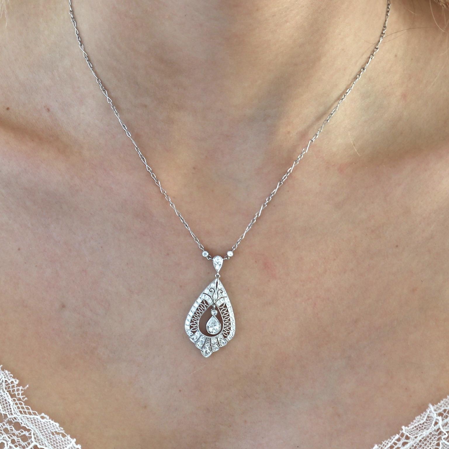 Diamond Platinum Pendant Necklace In Excellent Condition In Beverly Hills, CA