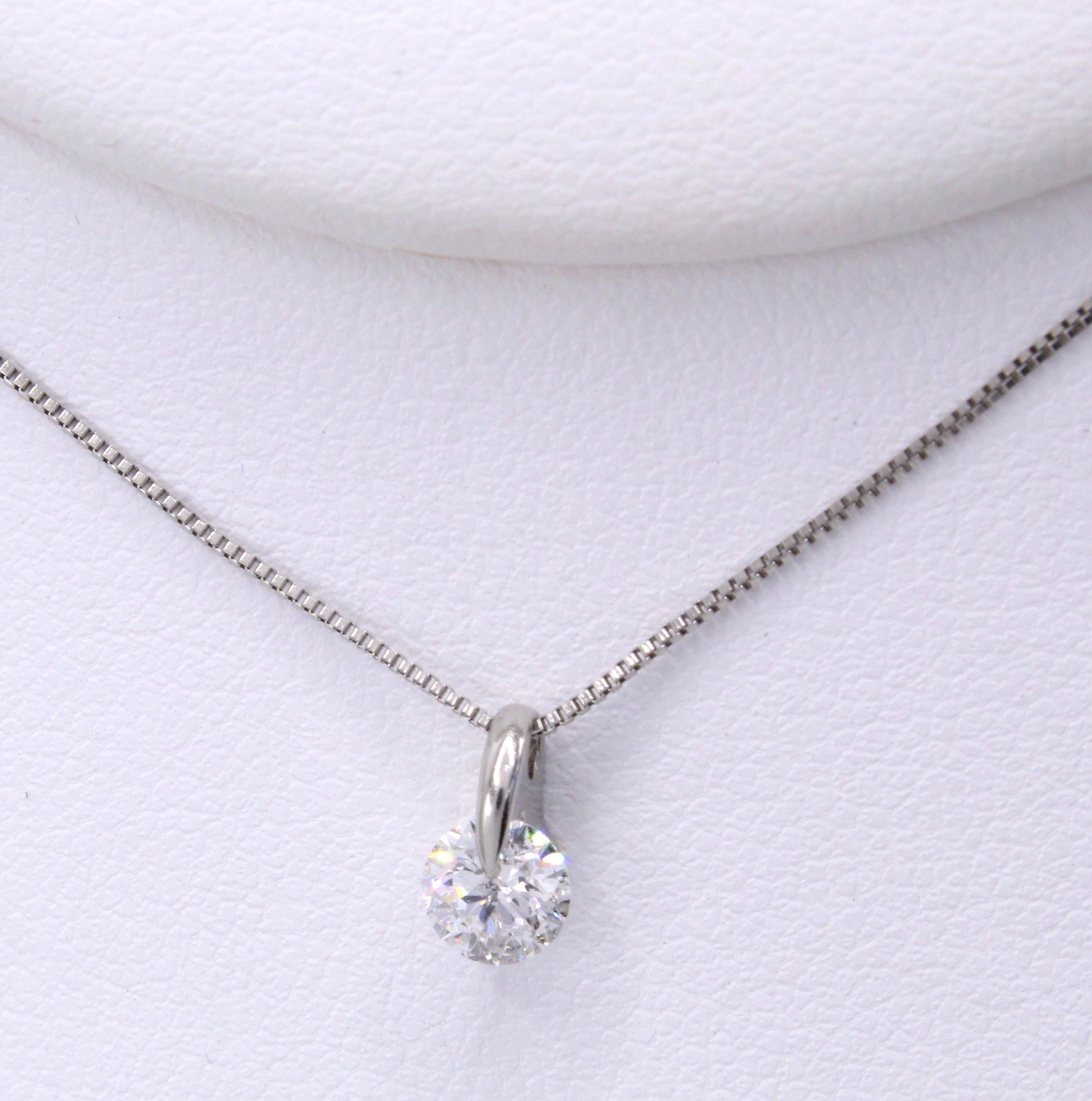 Diamond Platinum Pendant Necklace In New Condition For Sale In New York, NY