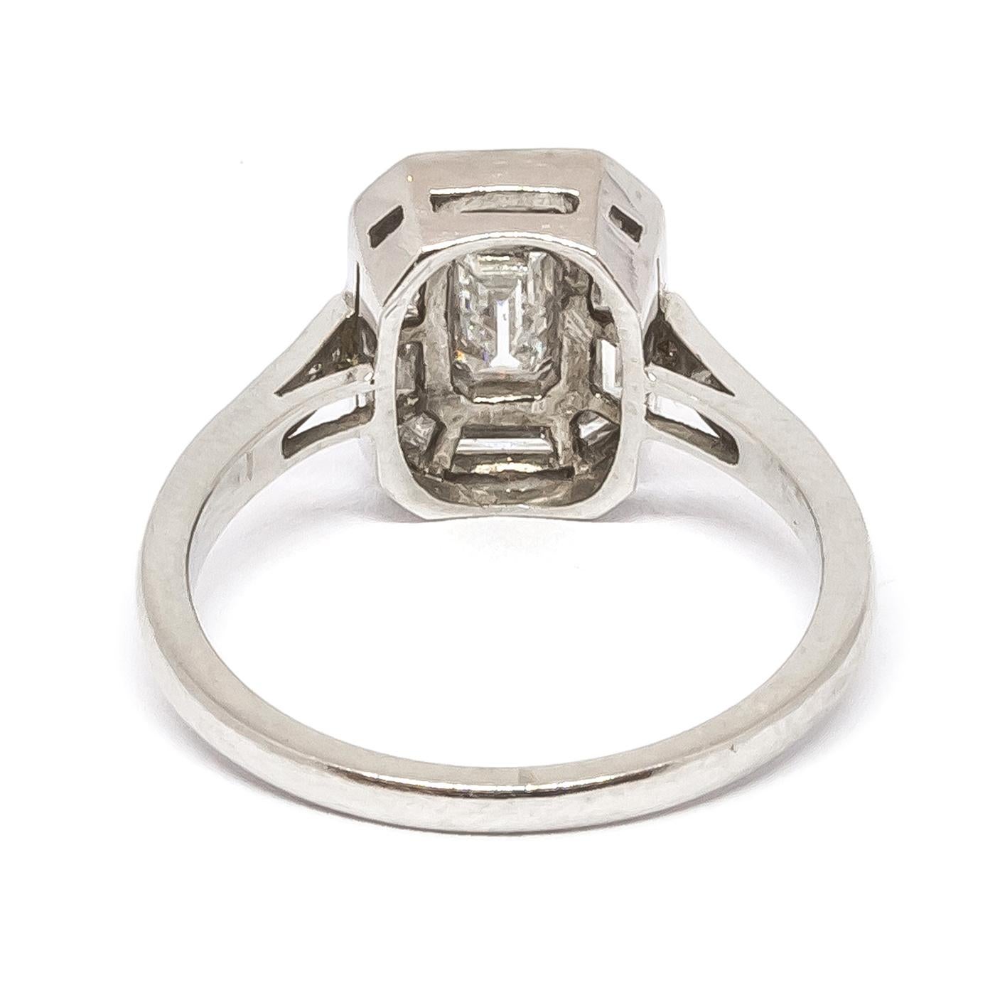 Women's Diamond Platinum Ring, 0.72 Carat For Sale
