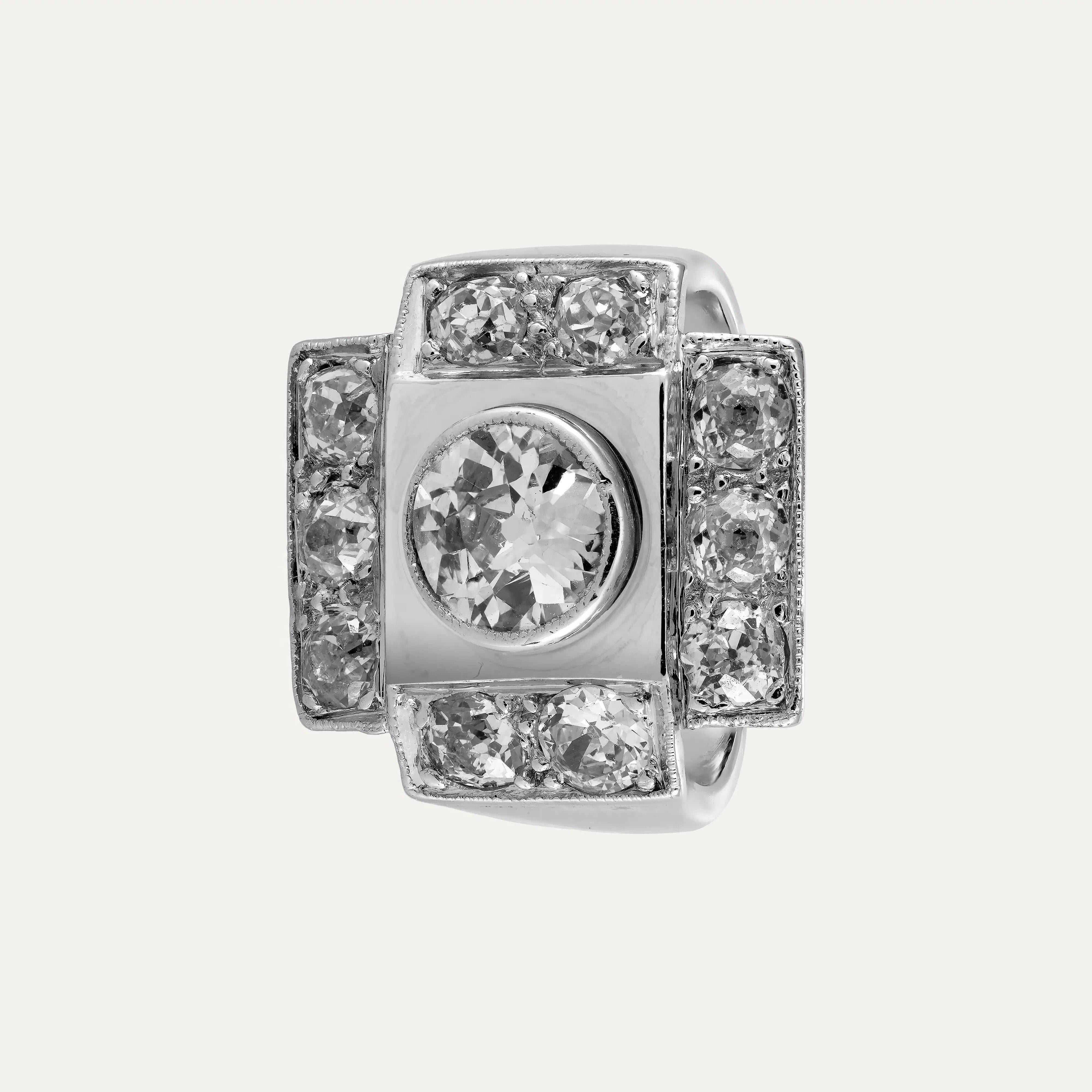 

850‰ platinum French Art-Deco ring, with an old brilliant cut diamond in the centre, around 1.20ct (G, VS2), surrounded by 10 diamonds around 1.50ct. Defects and Restorations. Without hallmark, under Decree-Law n.º 120/2017, art. 2, paragraph 2,