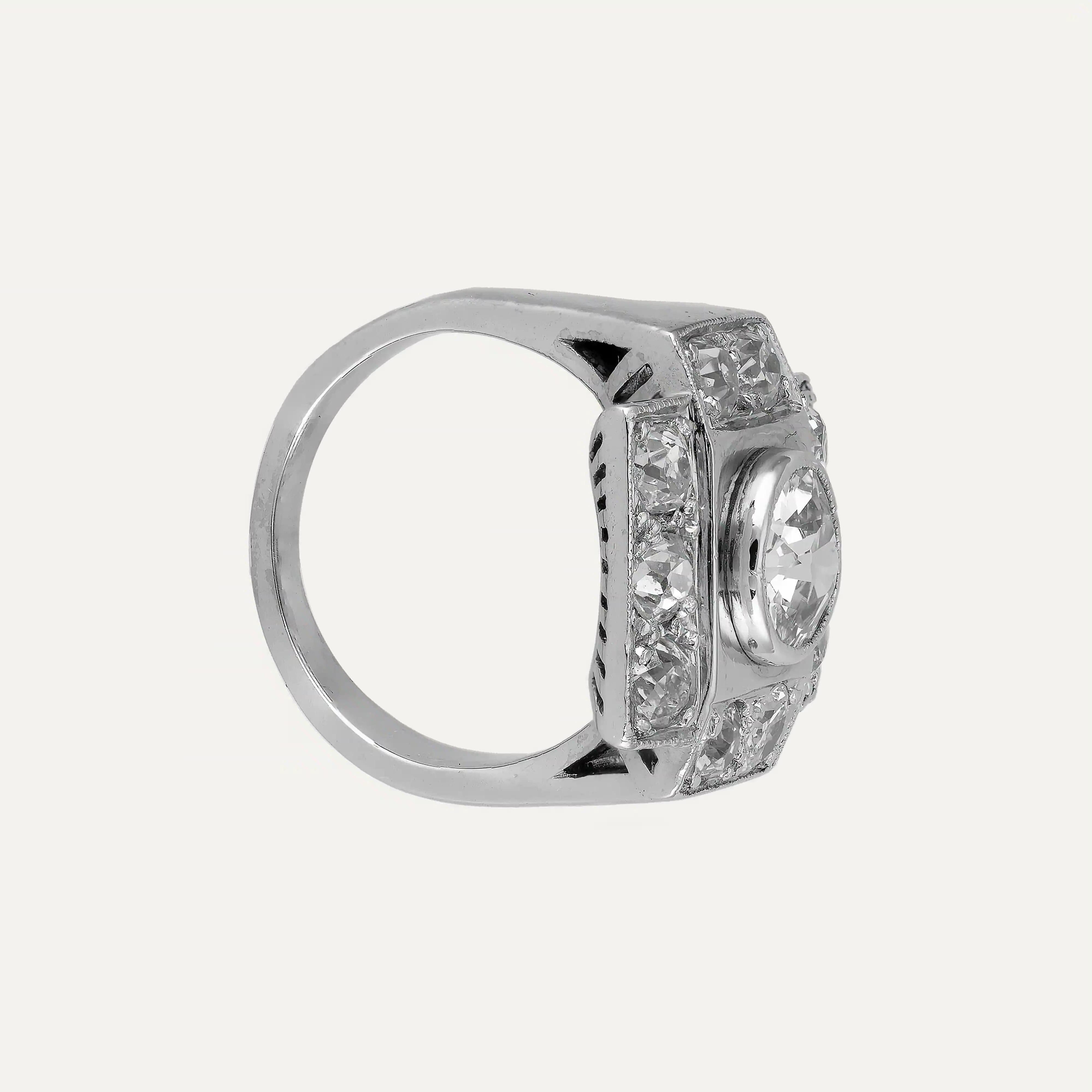 Art Déco Diamond Platinum Ring For Sale 1