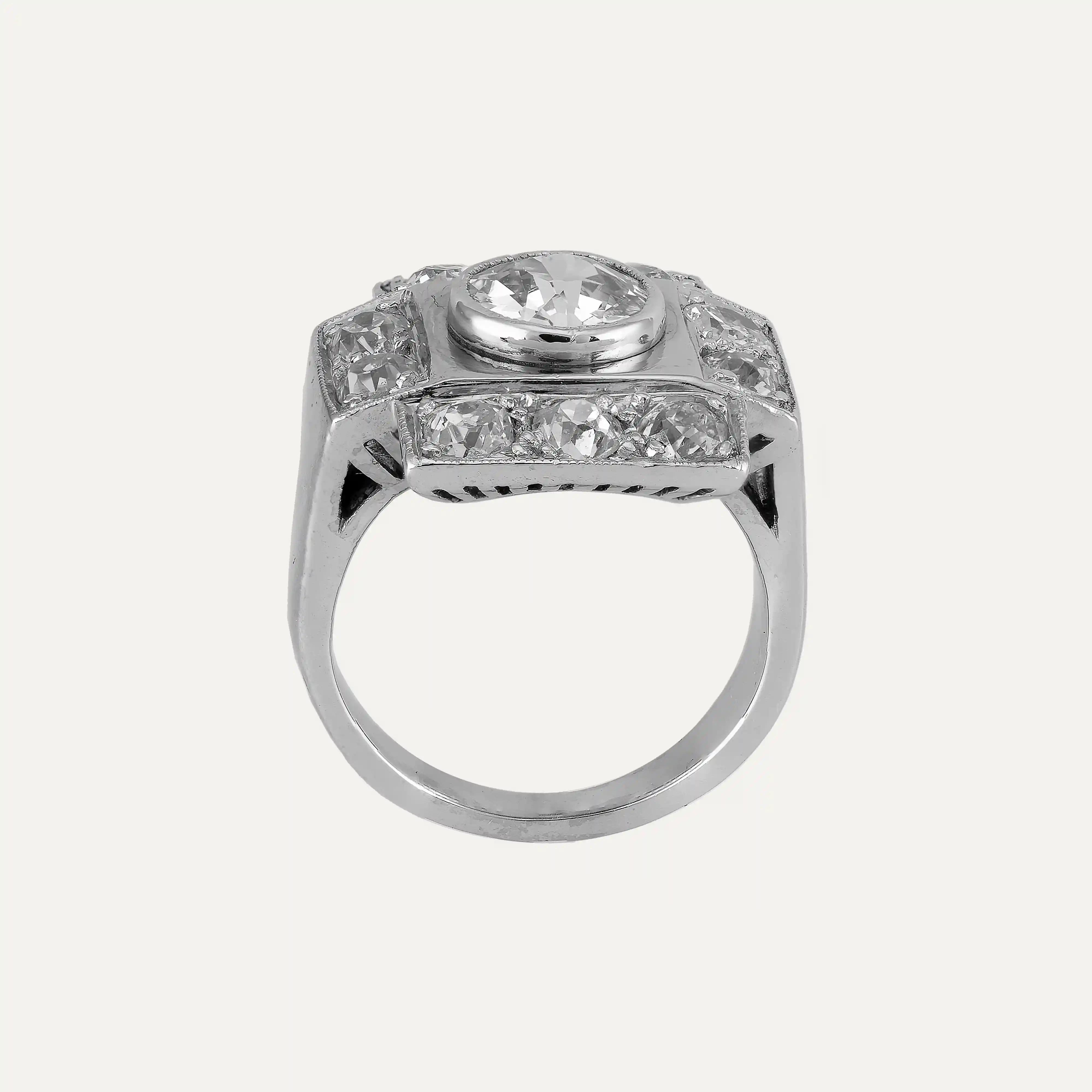 Art Déco Diamond Platinum Ring For Sale 2