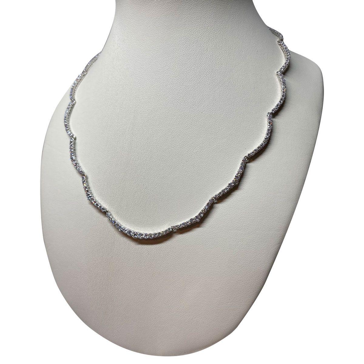 A delicate piece that sits beautifully on the neckline - this could be worn with a formal gown or look just as perfect with a casual outfit like jeans and a T-Shirt. A finely detailed necklace which features approximately 4.60cts of white brilliant