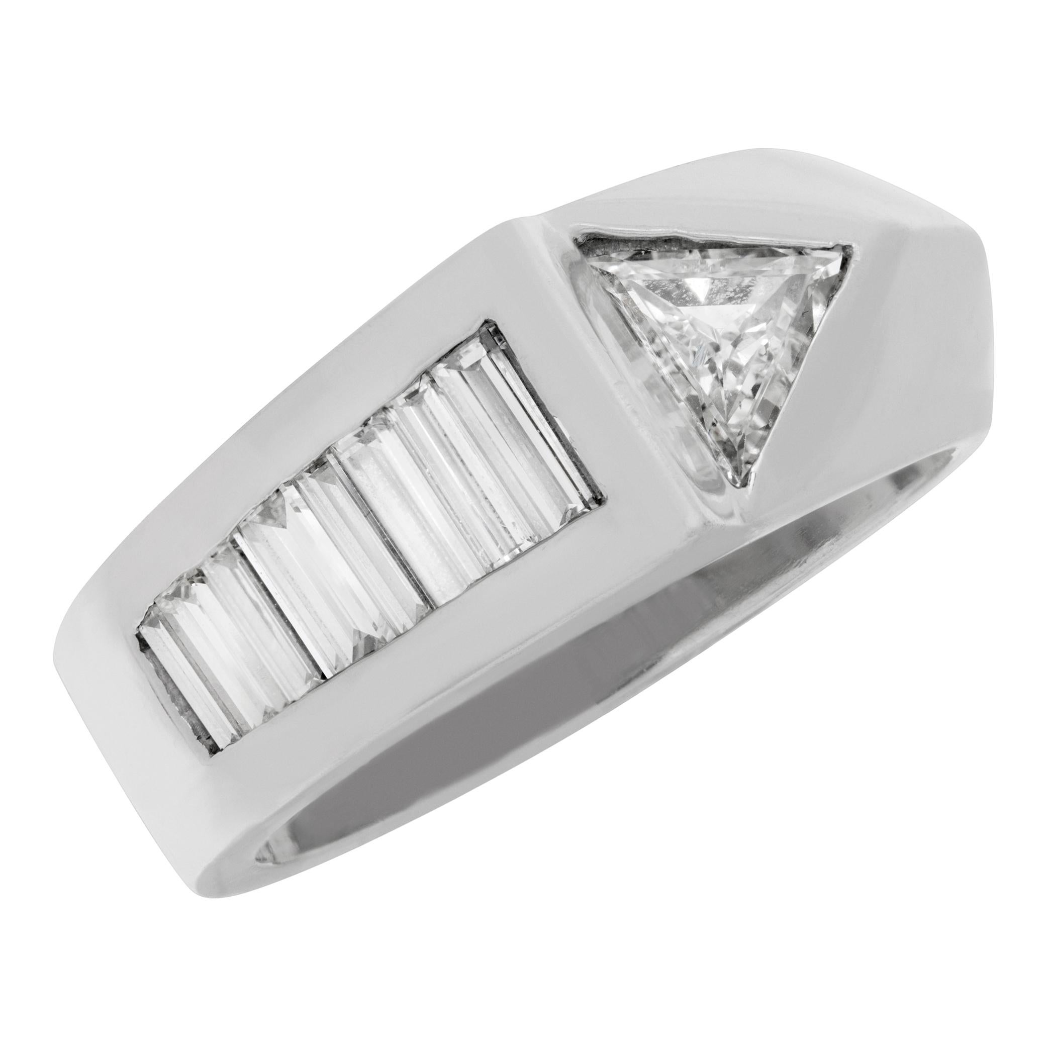 Diamond Platinum stepped ring  In Excellent Condition For Sale In Surfside, FL
