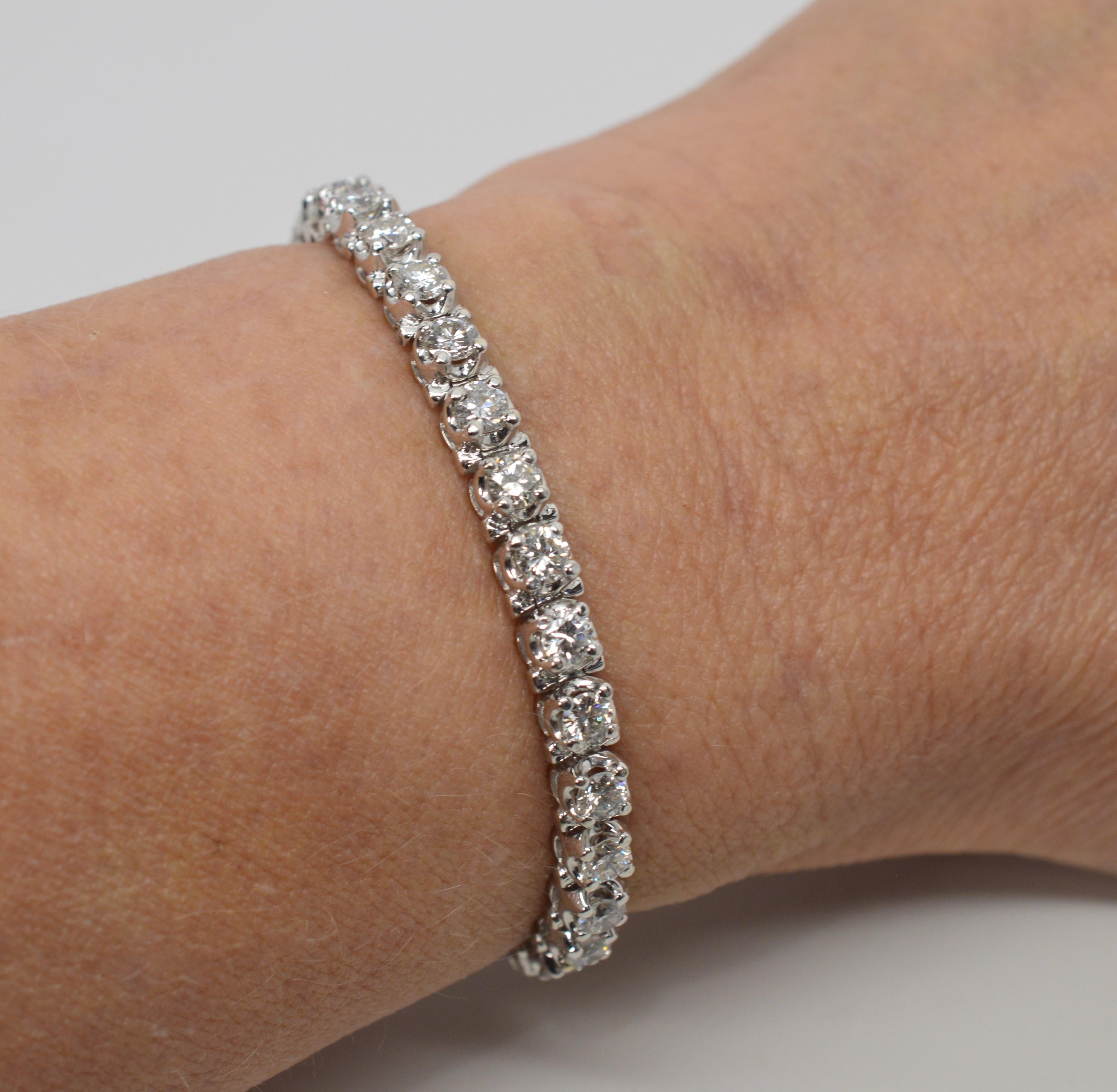 Diamond Platinum Tennis Bracelet In Excellent Condition In Mount Kisco, NY