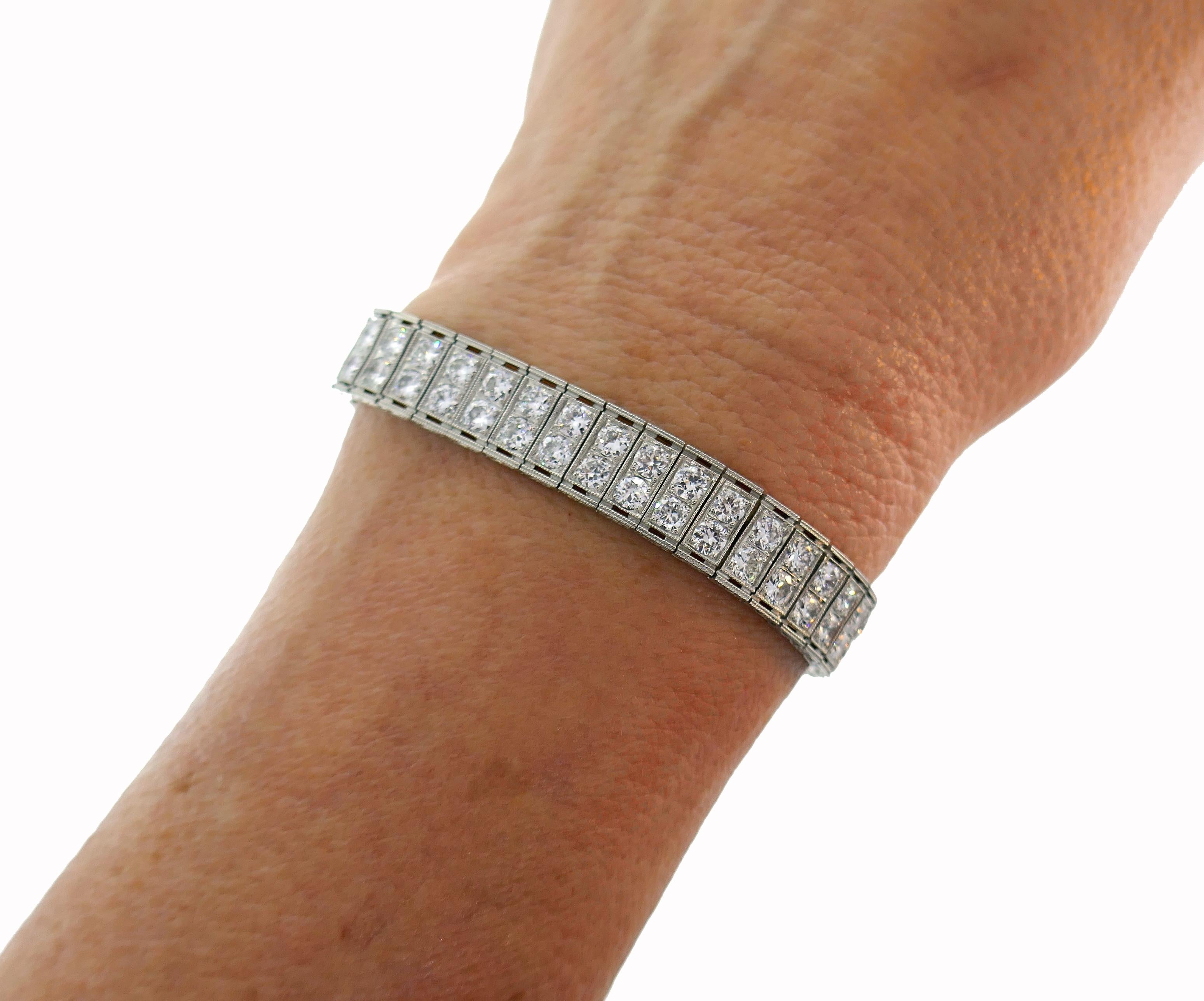 Diamant-Platin-Tennisarmband im Art déco-Stil (Alteuropäischer Schliff) im Angebot