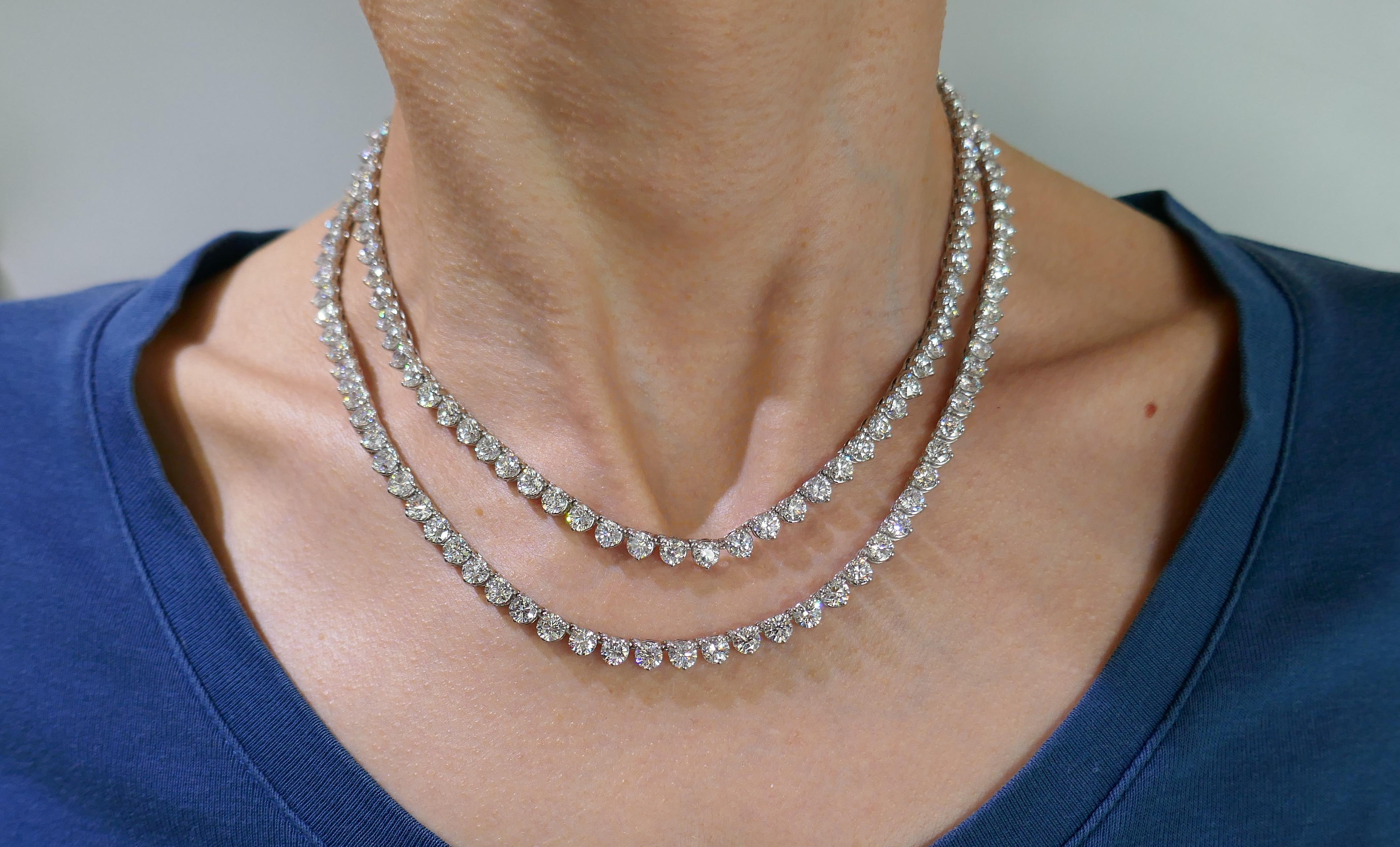 Stunning diamond riviere necklace. Classy, timeless, versatile and wearable, the necklace is a great addition to your jewelry collection.
 The necklace is made of platinum and set with 158 round brilliant cut diamonds. The diamonds are approximately