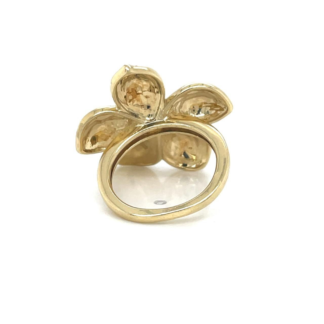 Diamond Plumeria Flower Statement Ring in 18k Yellow Gold In Good Condition For Sale In Newport Beach, CA