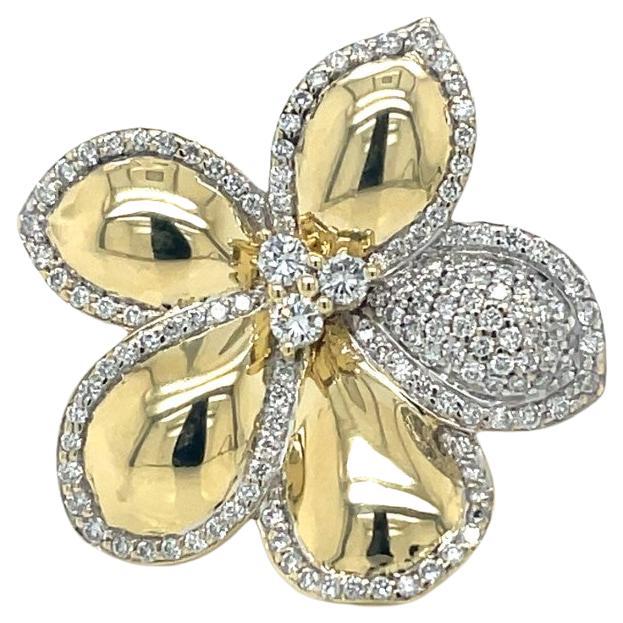 Statement-Ring aus 18 Karat Gelbgold mit Diamanten in Plumeria-Blumenform im Angebot
