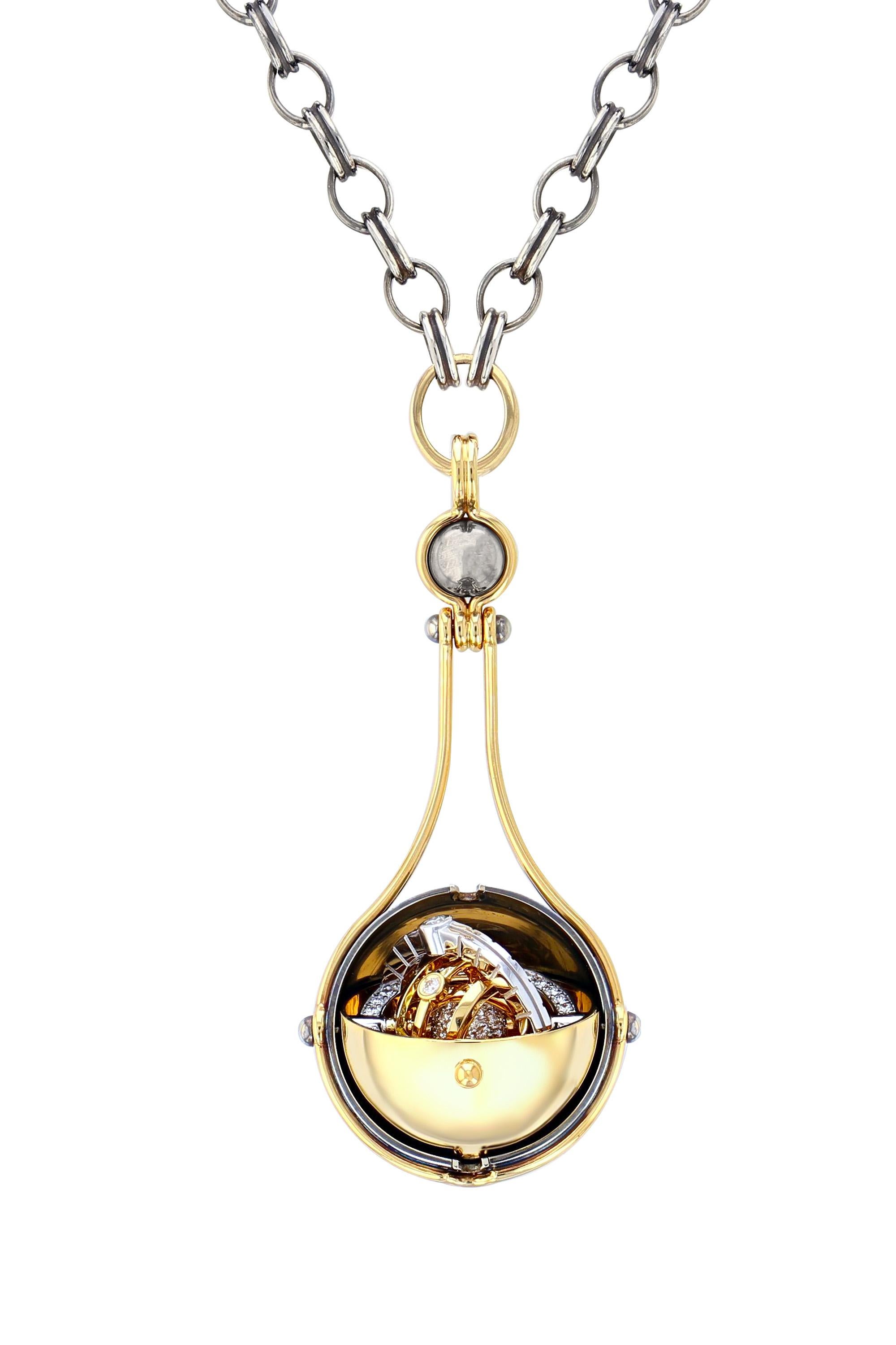Néoclassique Pendentif Pluton en or jaune 18 carats avec diamants par Elie Top en vente
