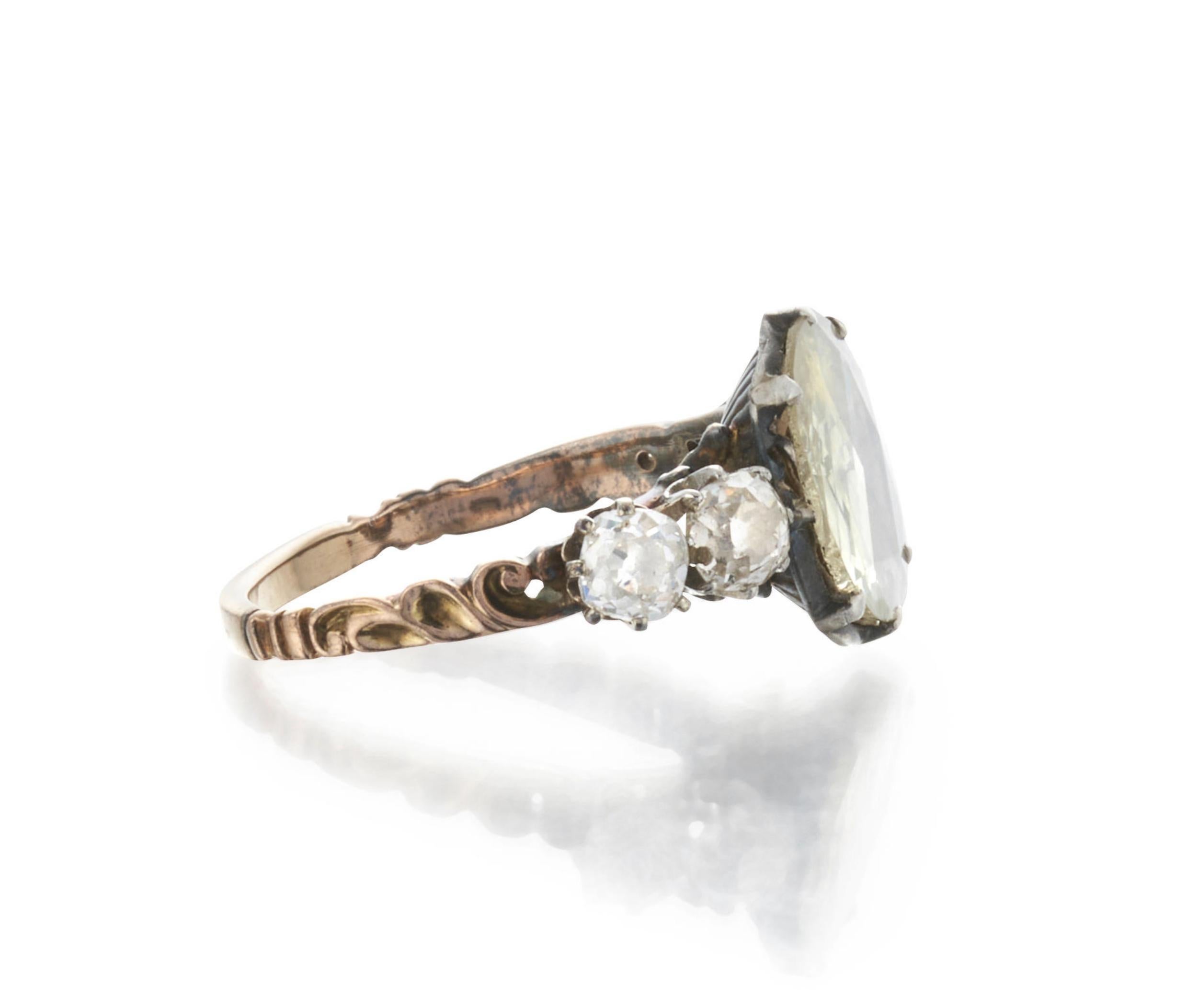 Retrato de Diamante Anillo de Oro y Plata

Detalles:
Centra un diamante talla rosa de aprox. 11,15 x 9,75 mm, que encierra un retrato, flanqueado por diamantes talla mina antigua.
Montado en oro y plata
Tamaño del anillo: aprox. 7,5
Peso del anillo