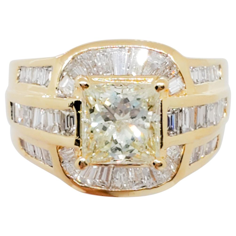 Diamond Princess and Baguette Ring in 18 Karat Yellow Gold