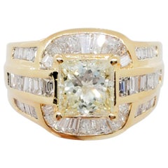 Diamond Princess and Baguette Ring in 18 Karat Yellow Gold