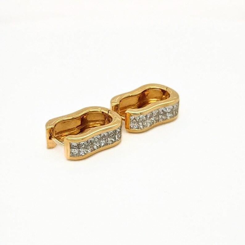 Diamant-Ohrringe aus 14k Gelbgold

32 Prinzessinnenschliff 1,60 Karat Gesamtgewicht

Farbe G/H und Reinheit VS

Gewicht 8,40 Gramm

Fassung aus 14K Gelbgold

Abmessungen: 17,07 x 5,61 mm

-------

Artikel # J5936