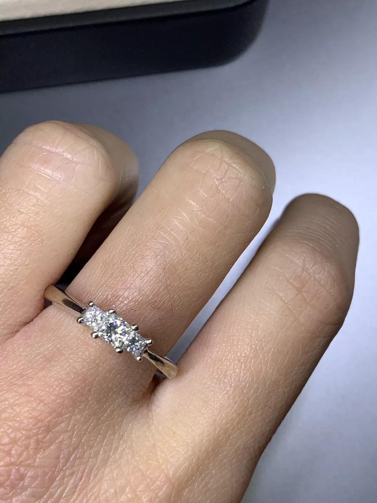 Diamond princess cut trilogy engagement ring 18ct white gold In New Condition In London, GB