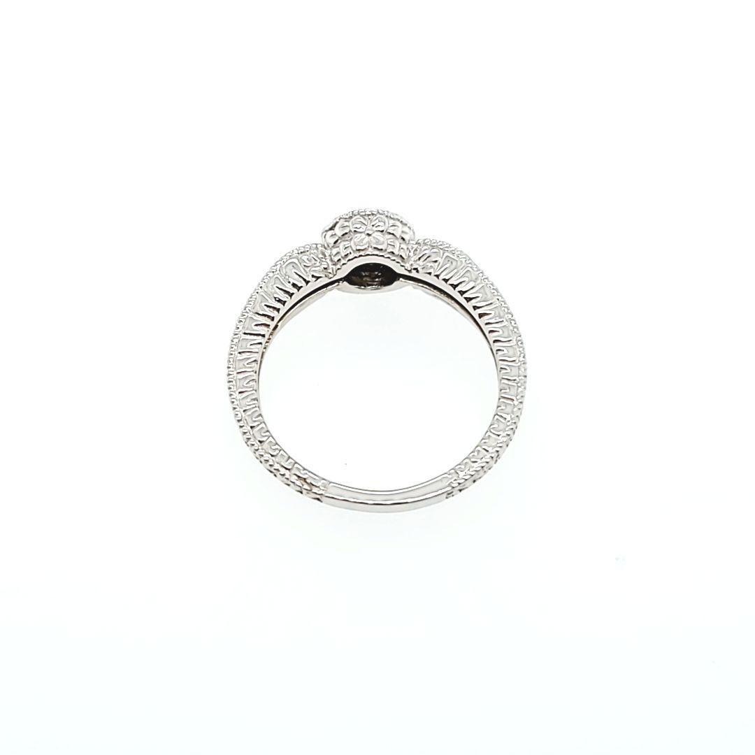 Diamond Promise Ring in White Gold In Good Condition For Sale In Coral Gables, FL