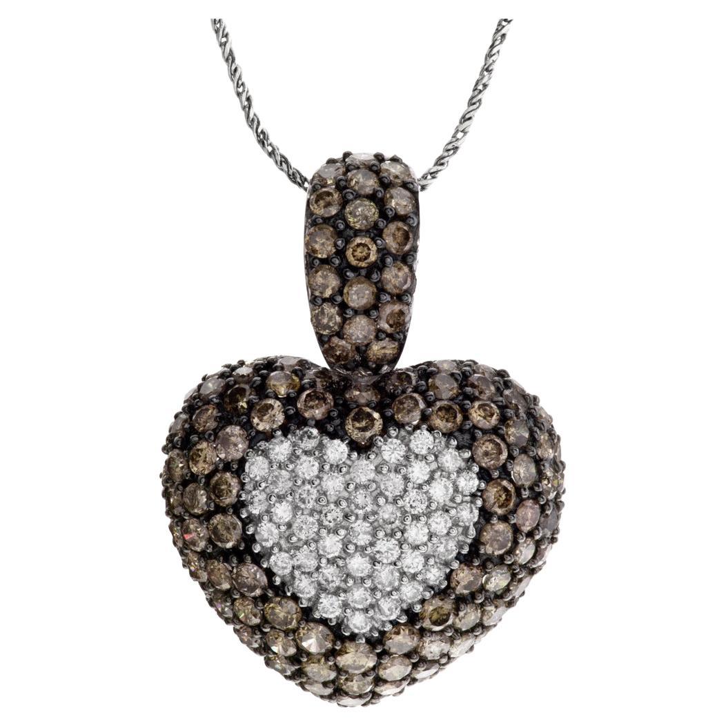 Collier en forme de cœur en diamants 18 carats, avec environ 2 carats de diamants champagne