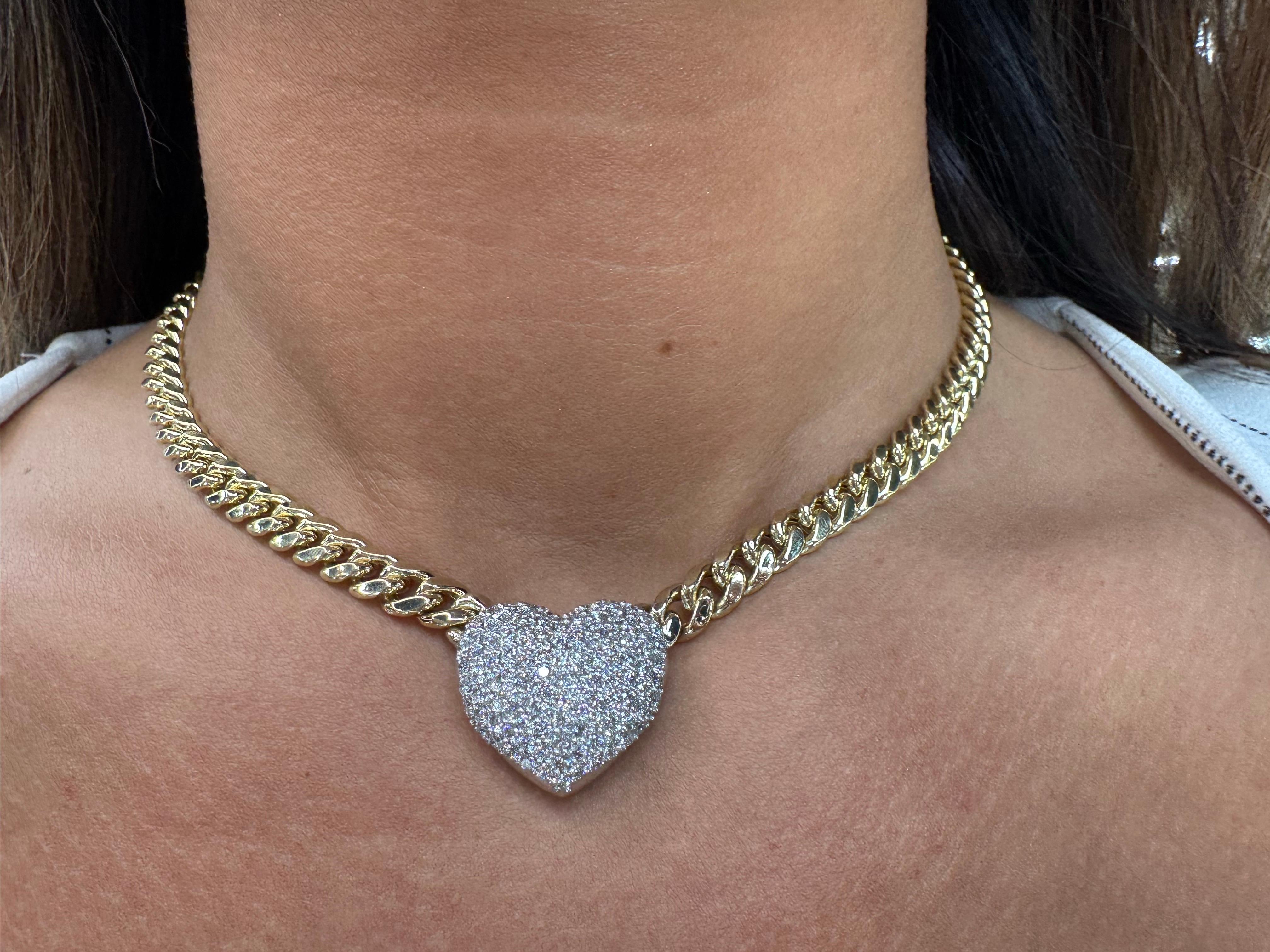 Cuore soffiato con pavé di diamanti su catena cubana in oro bianco 14 carati 2,49 CTS G SI1-2 In condizioni Nuovo in vendita a New York, NY