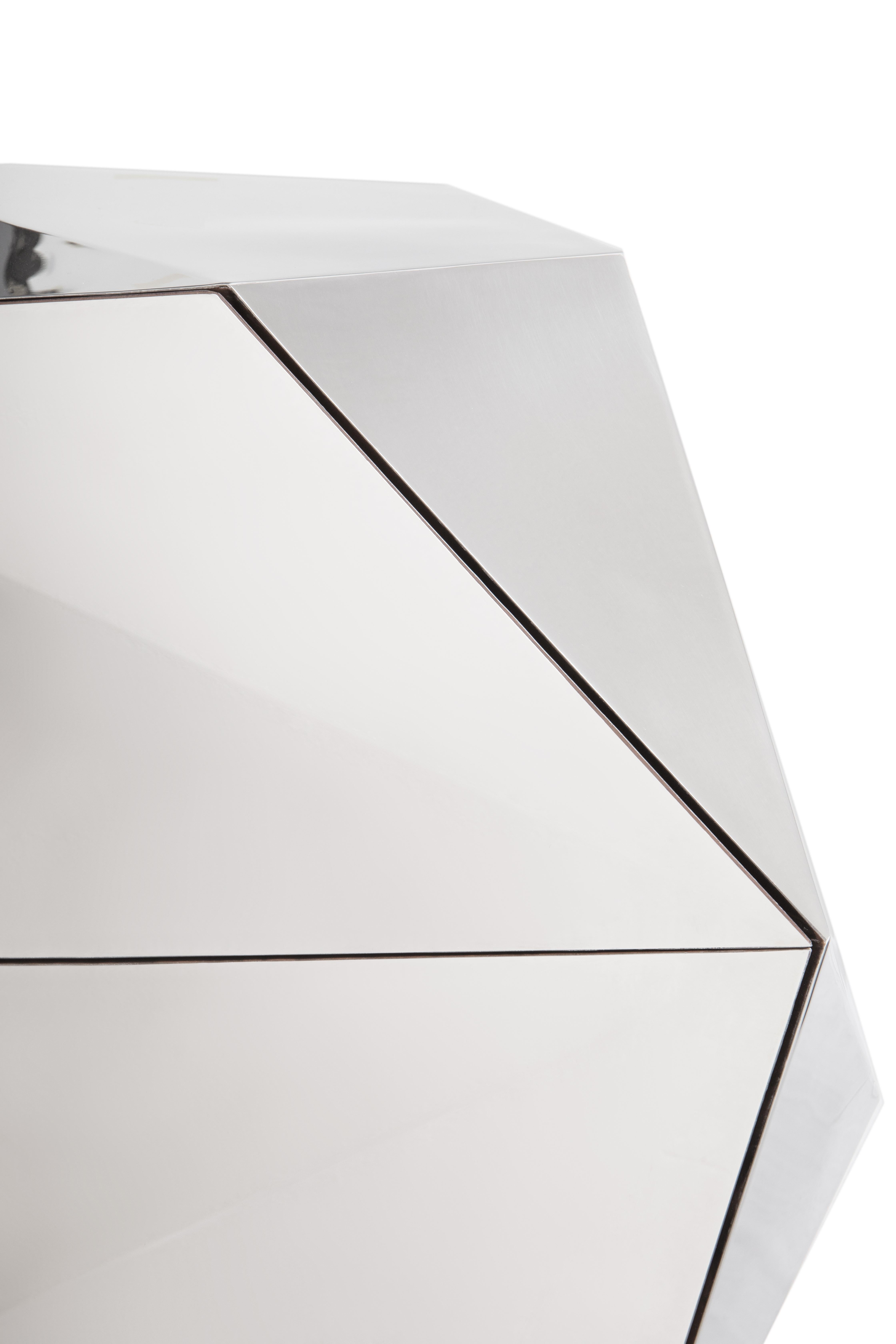 Sculpté Buffet Pyrite - Bois artisanal et laiton poli - Boca do Lobo en vente