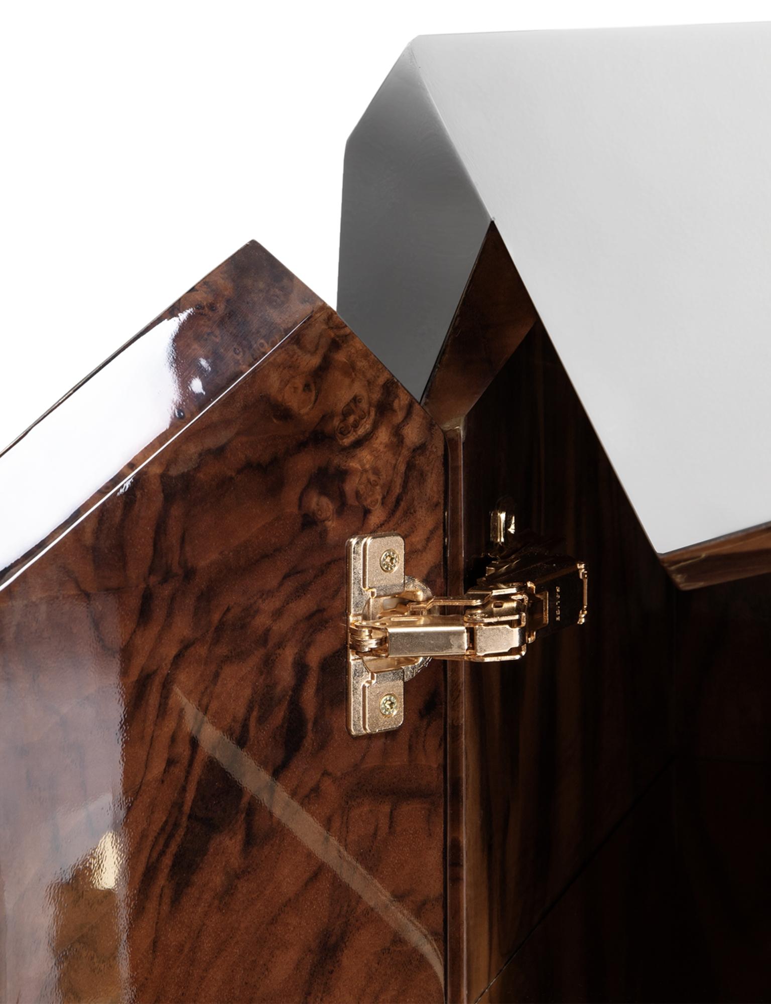 XXIe siècle et contemporain Buffet Pyrite - Bois artisanal et laiton poli - Boca do Lobo en vente