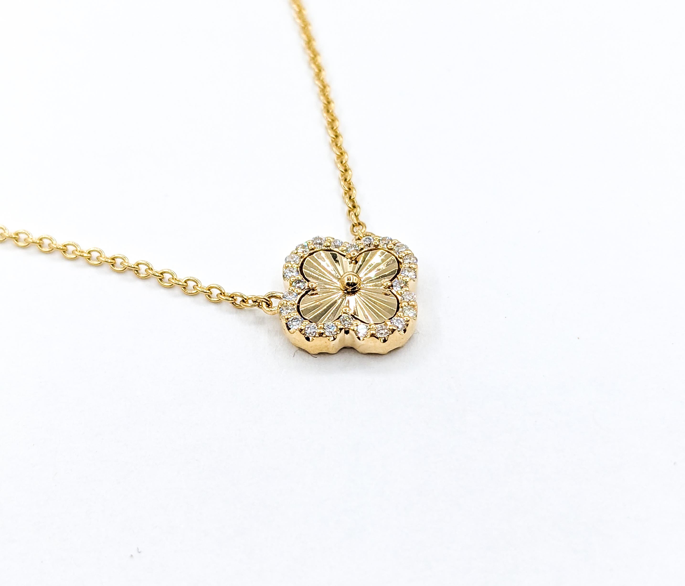 Diamant-Quatrefoil-Anhänger-Halskette aus Gold (Rundschliff)
