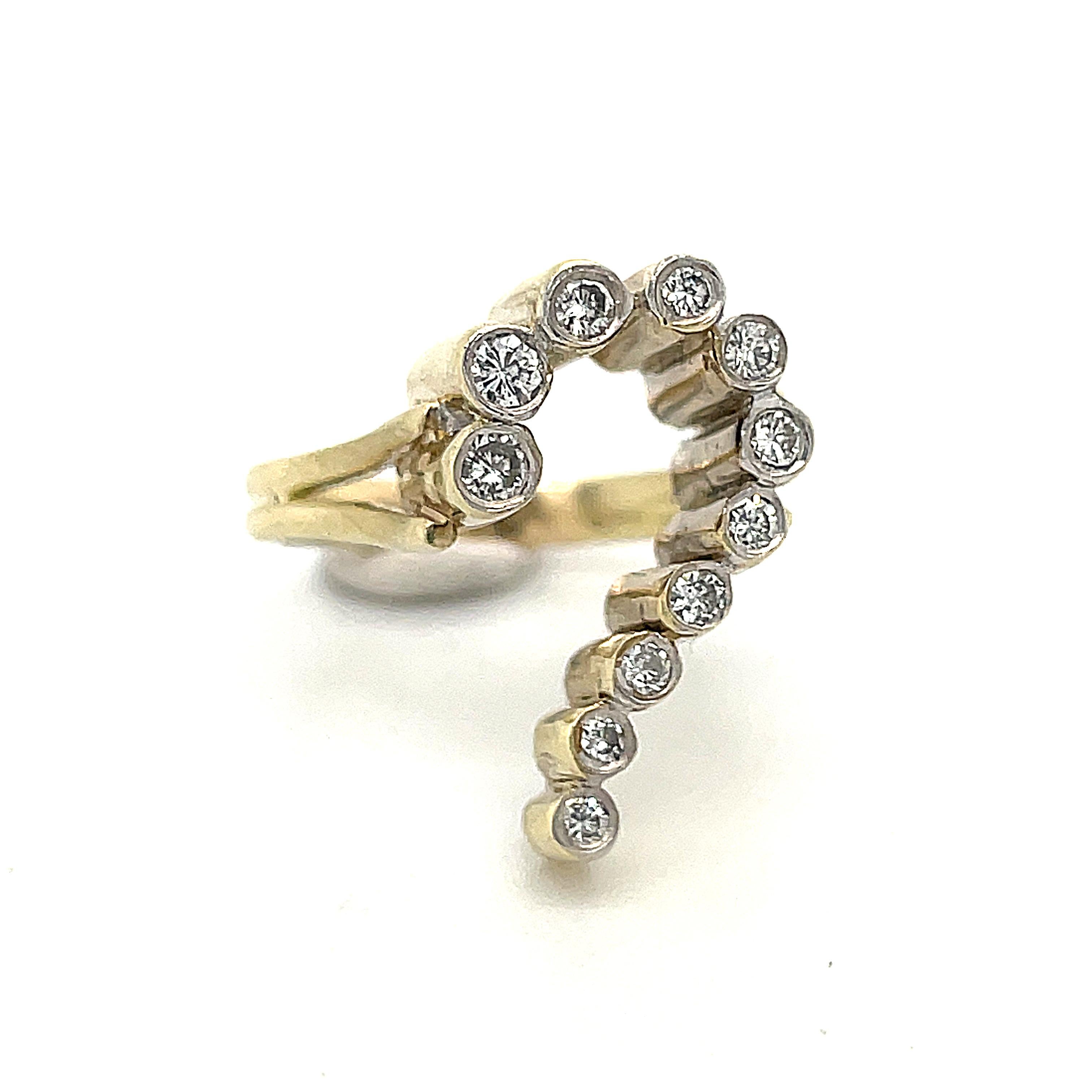 Goldring mit Diamant-Frauenzeichen (Rundschliff) im Angebot