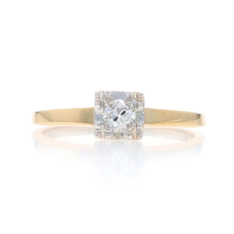 Dimensioni: 6 1/4
Costo della taglia: Up 2 taglie per $40 o Down 1 taglia per $40

Era: Retrò

Contenuto metallico: Oro giallo 14k e oro bianco 14k

Informazioni su A. Stone

Diamante naturale
Carati: .22ct
Taglia: Europeo
Colore: I
Chiarezza: