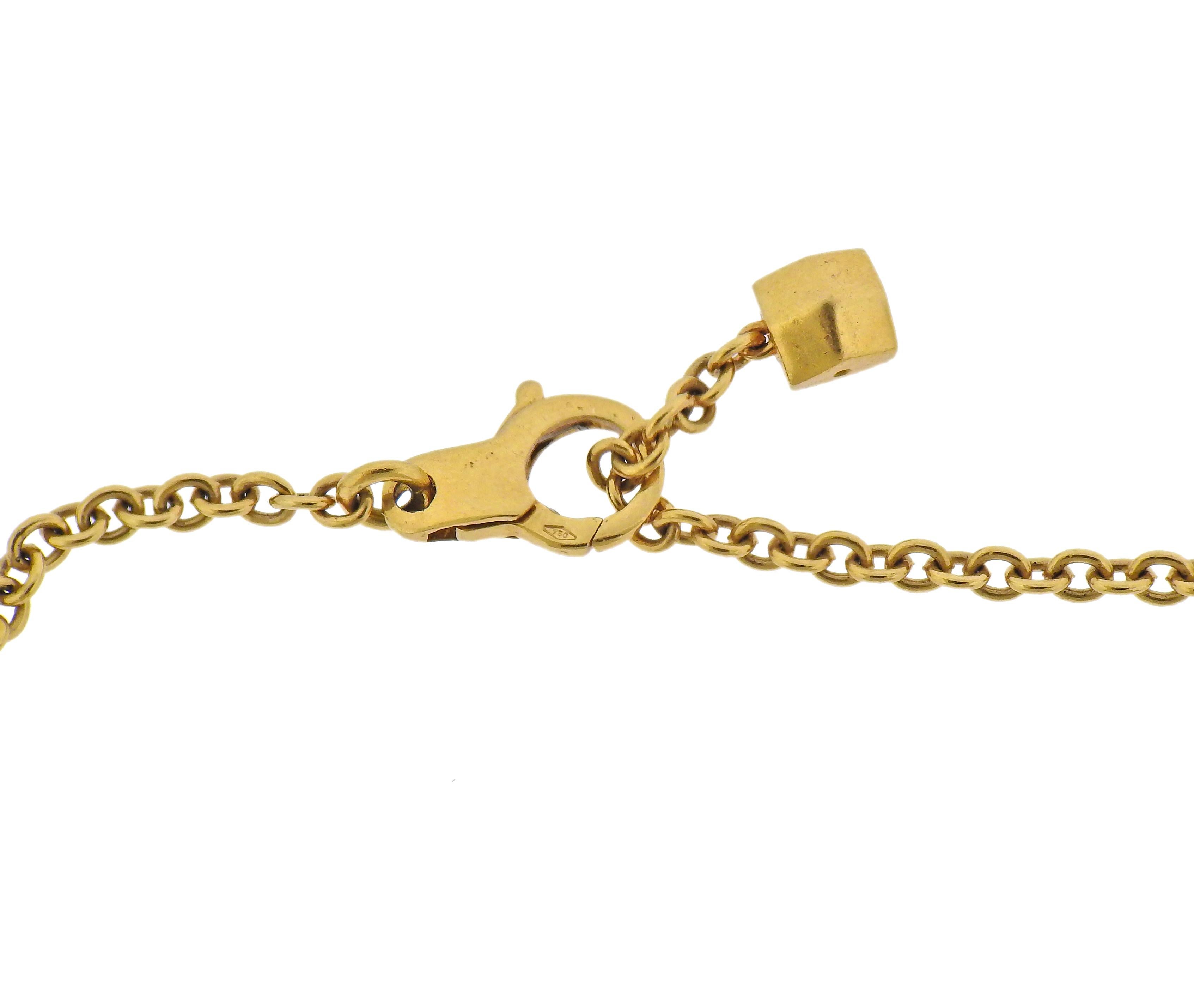 Taille ronde Collier à pendentif en or rhodolite et diamants en vente