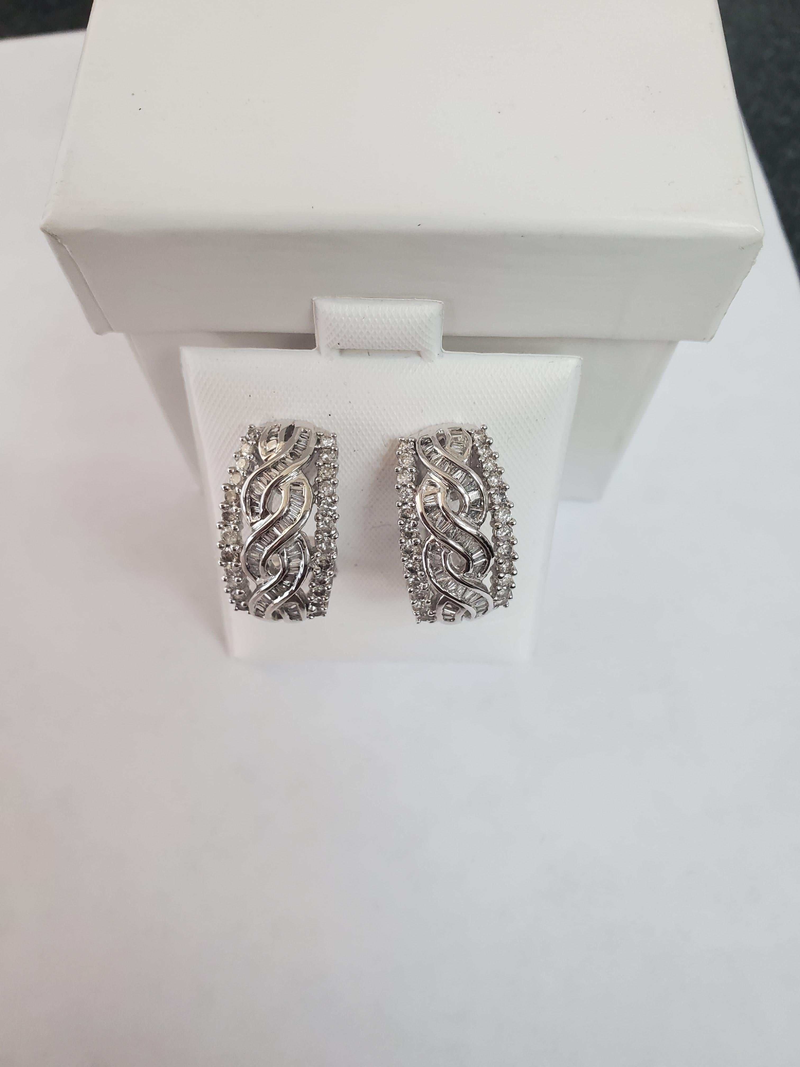 Round Cut Diamond Ribbon Diamond Earrings 1.46cttw 14k White Gold For Sale