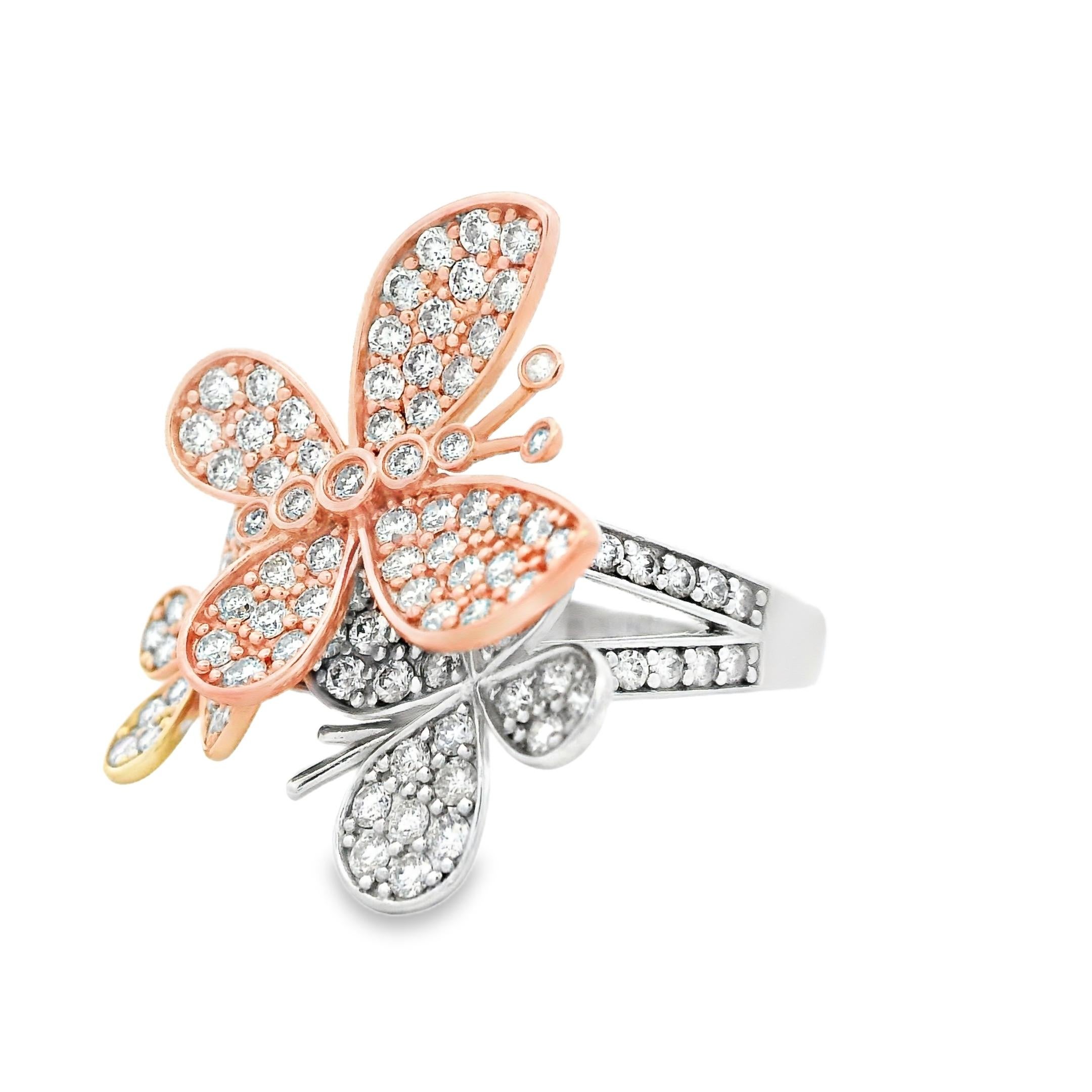 Dieser mehrreihige Diamantring aus 14-karätigem Gelb-, Weiß- und Roségold verwebt leuchtende Farbtöne und Brillanz zu einem skulpturalen, bandförmigen Design. Er ist mit 137 runden Diamanten im Brillantschliff von insgesamt 1,69 Karat besetzt und