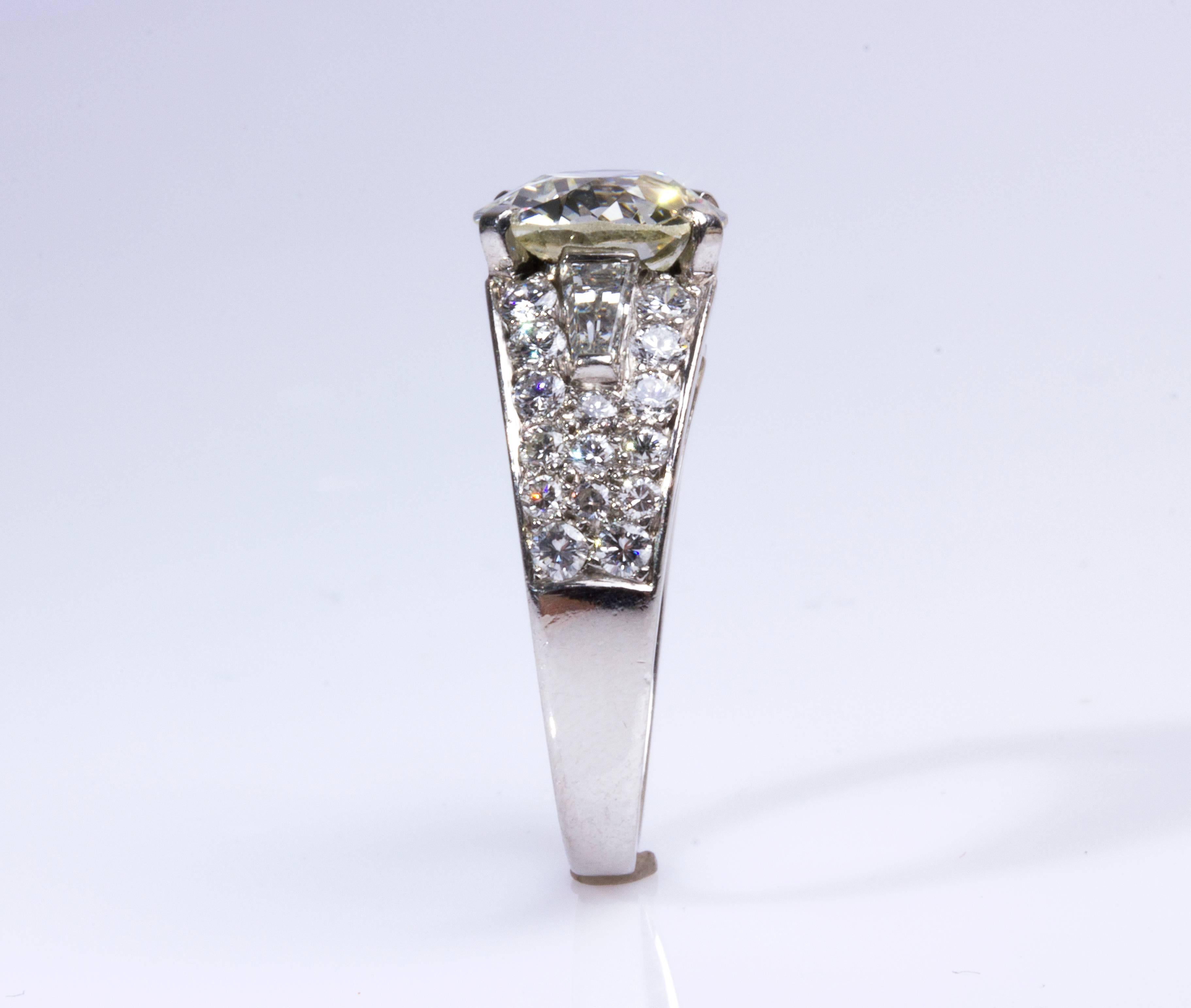 Diamond Gold Ring, Signed Bulgari In Good Condition For Sale In Rome, IT