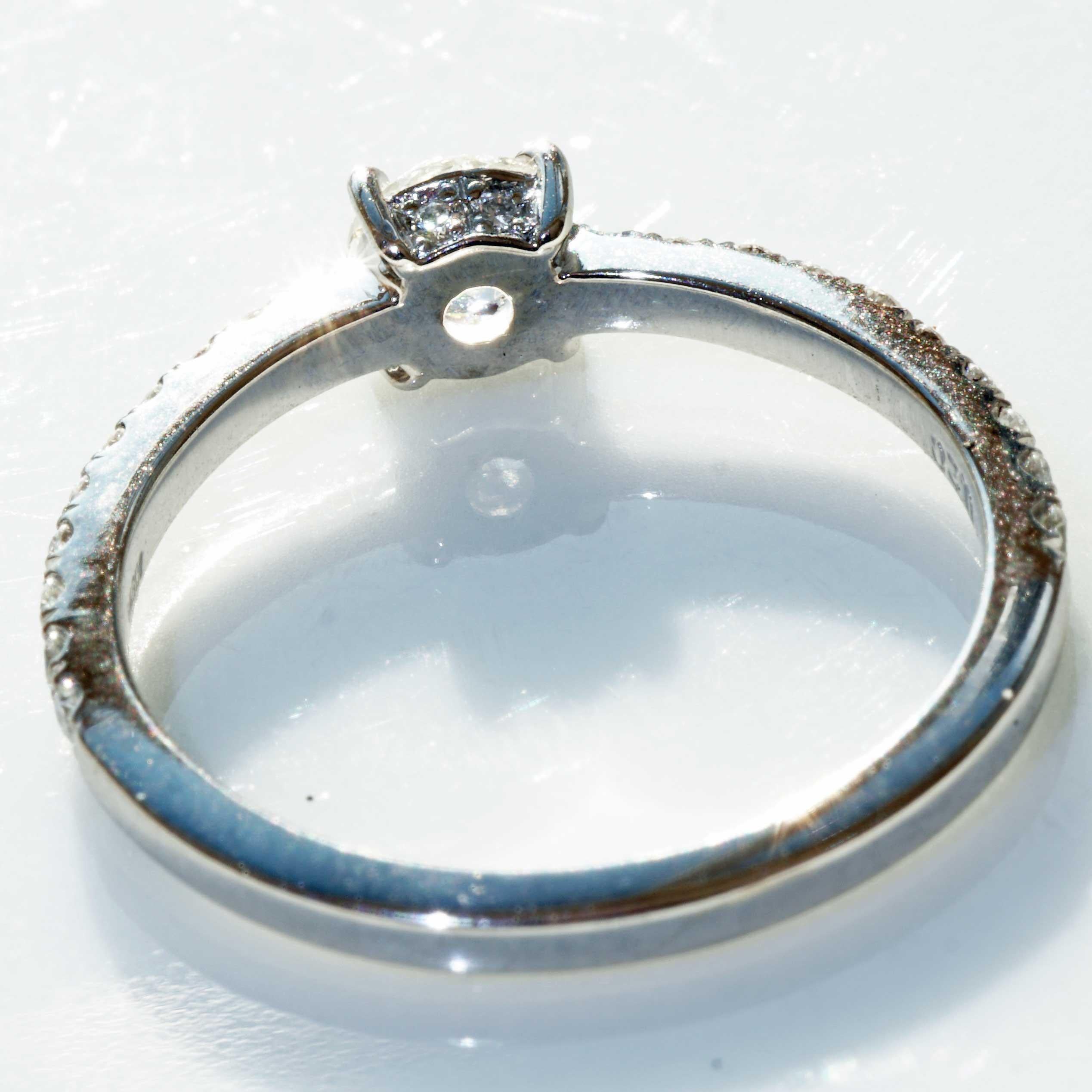 Bague en diamant  0.29 0.20 ct Third Carat Understatement Ring so cute and elegant en vente 5