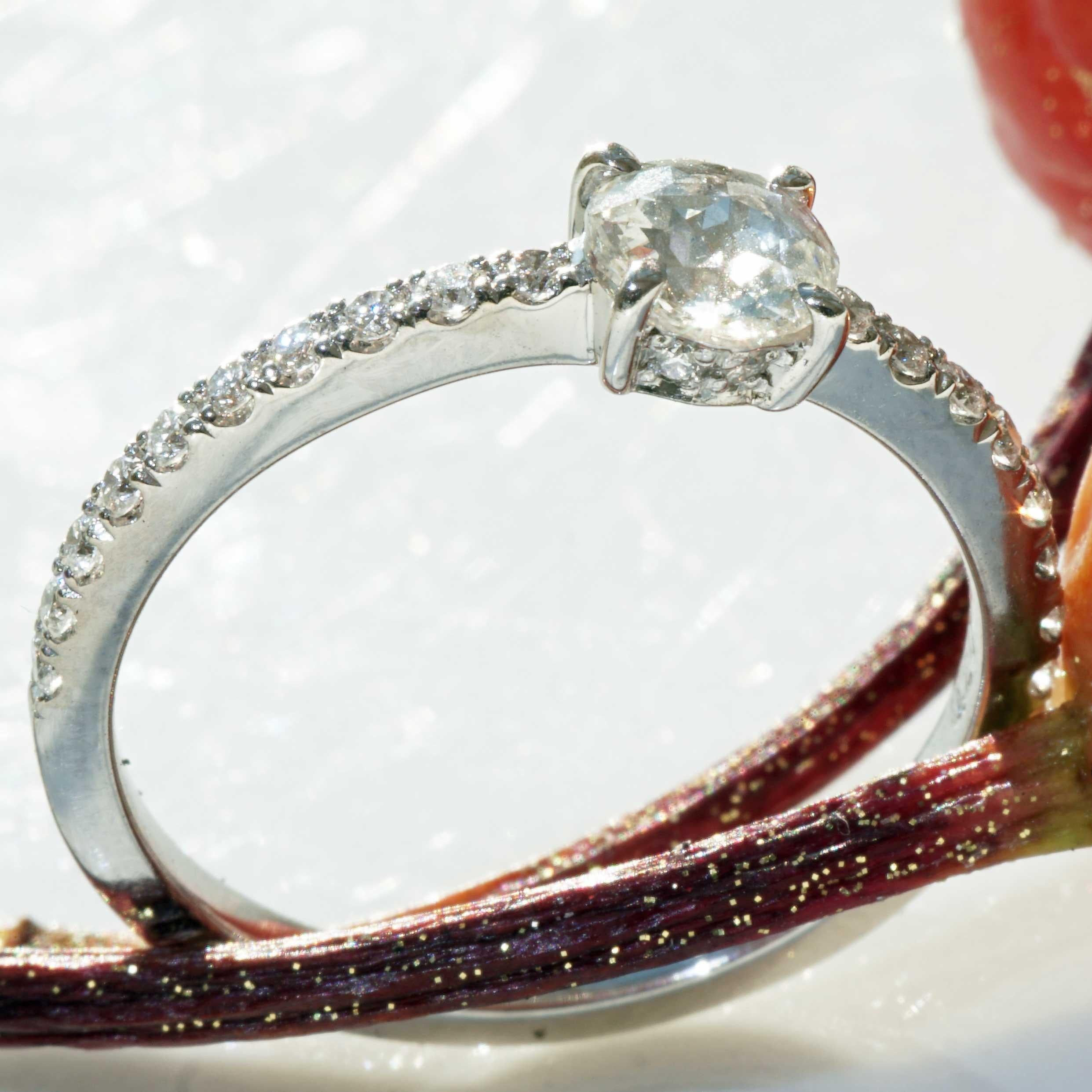 Bague en diamant  0.29 0.20 ct Third Carat Understatement Ring so cute and elegant en vente 7