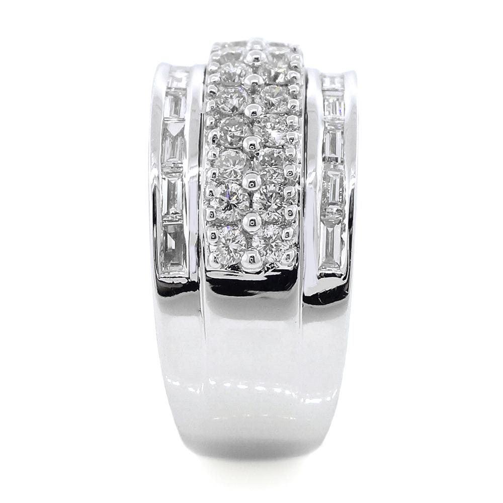 Band containing 26 round brilliant cut diamonds of about 0.93 carats in the center of the ring and 18 baguette diamonds of about 0.67 carats on the two sides of the ring. All diamonds have a clarity of SI and color G. Diamonds are set in 14k white